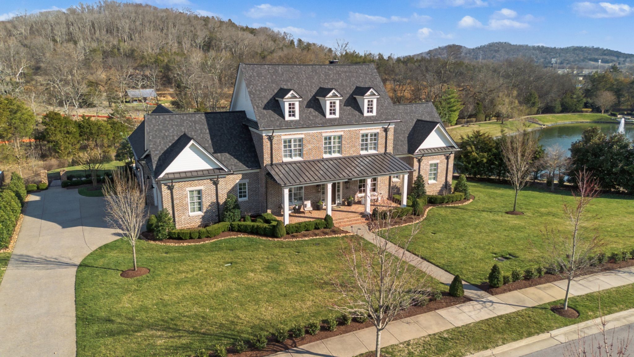 1204 Echo Ln