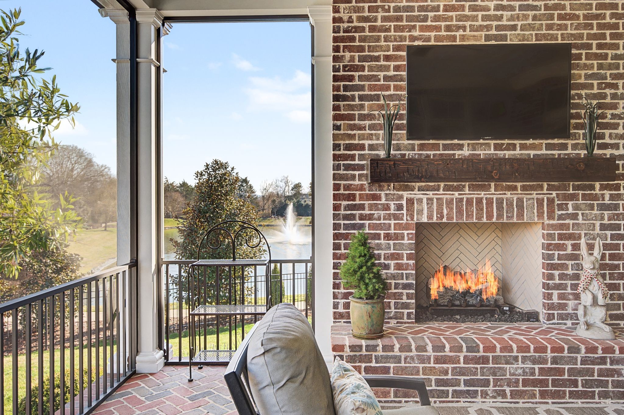 1204 Echo Ln