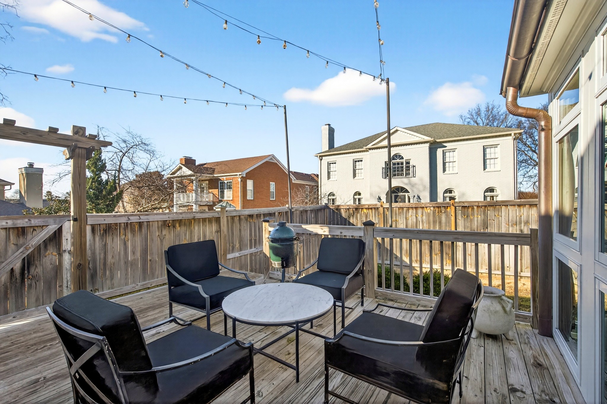 115 Chatsworth Dr