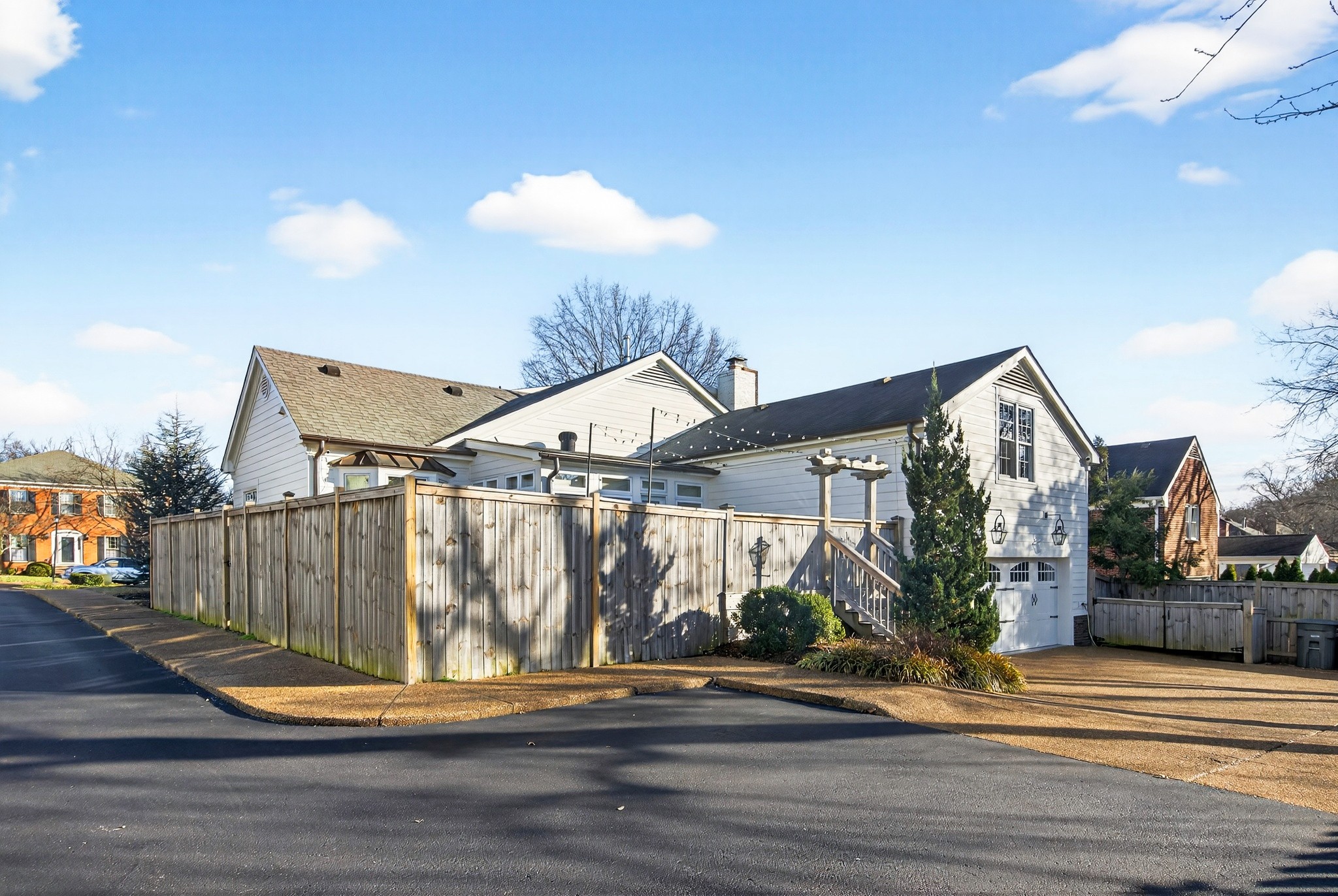 115 Chatsworth Dr