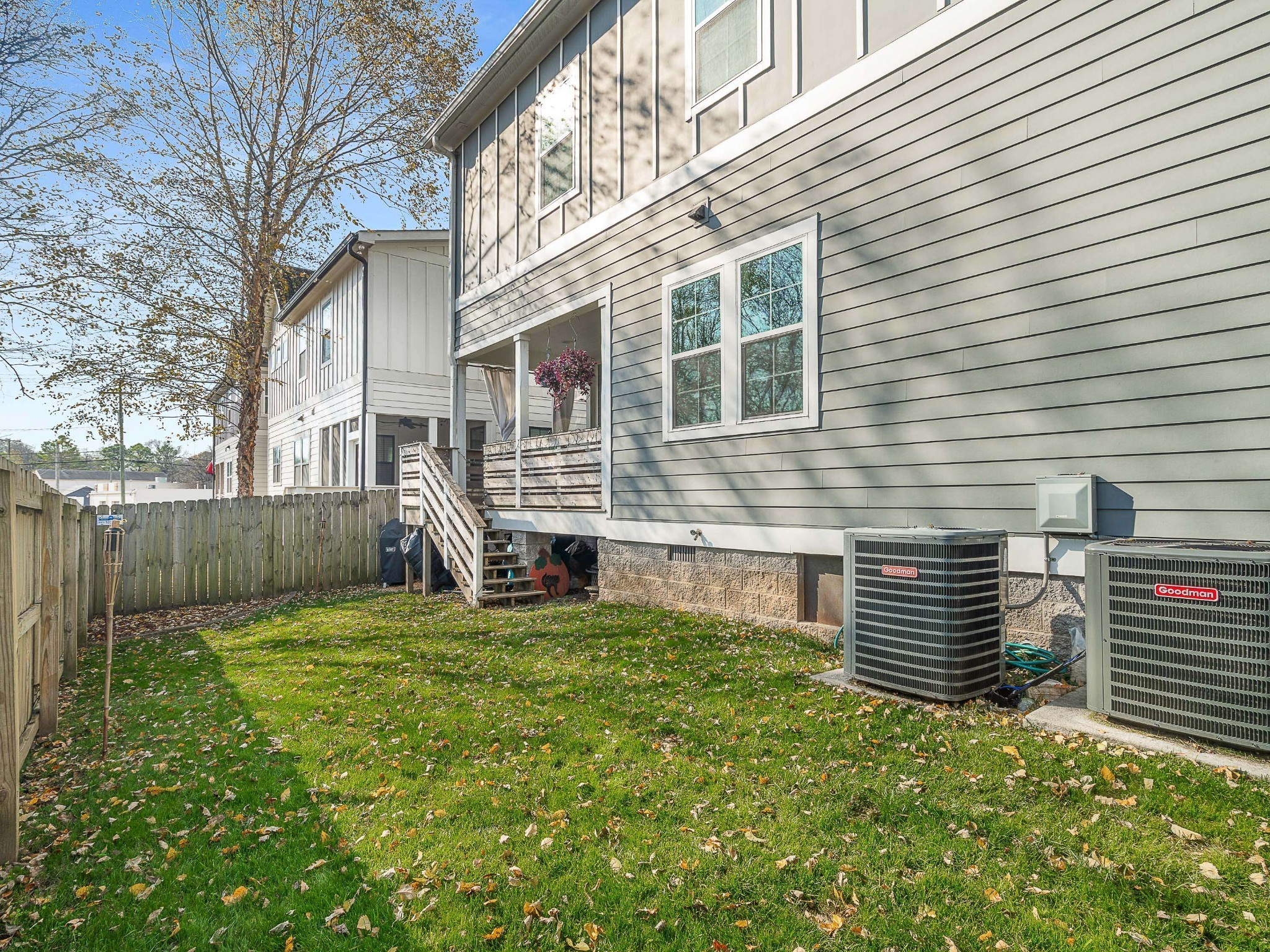 2146B Oakland St