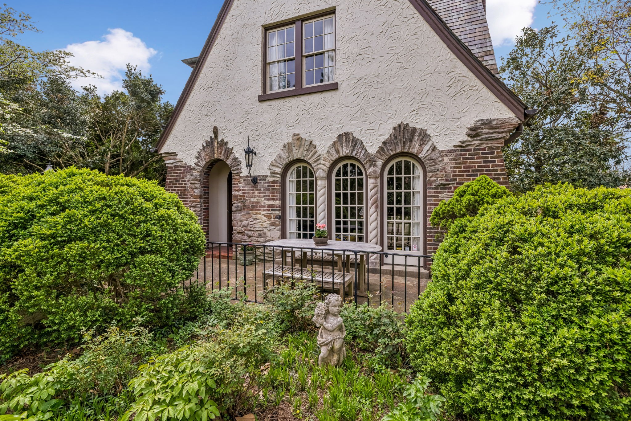 219 Deer Park Cir