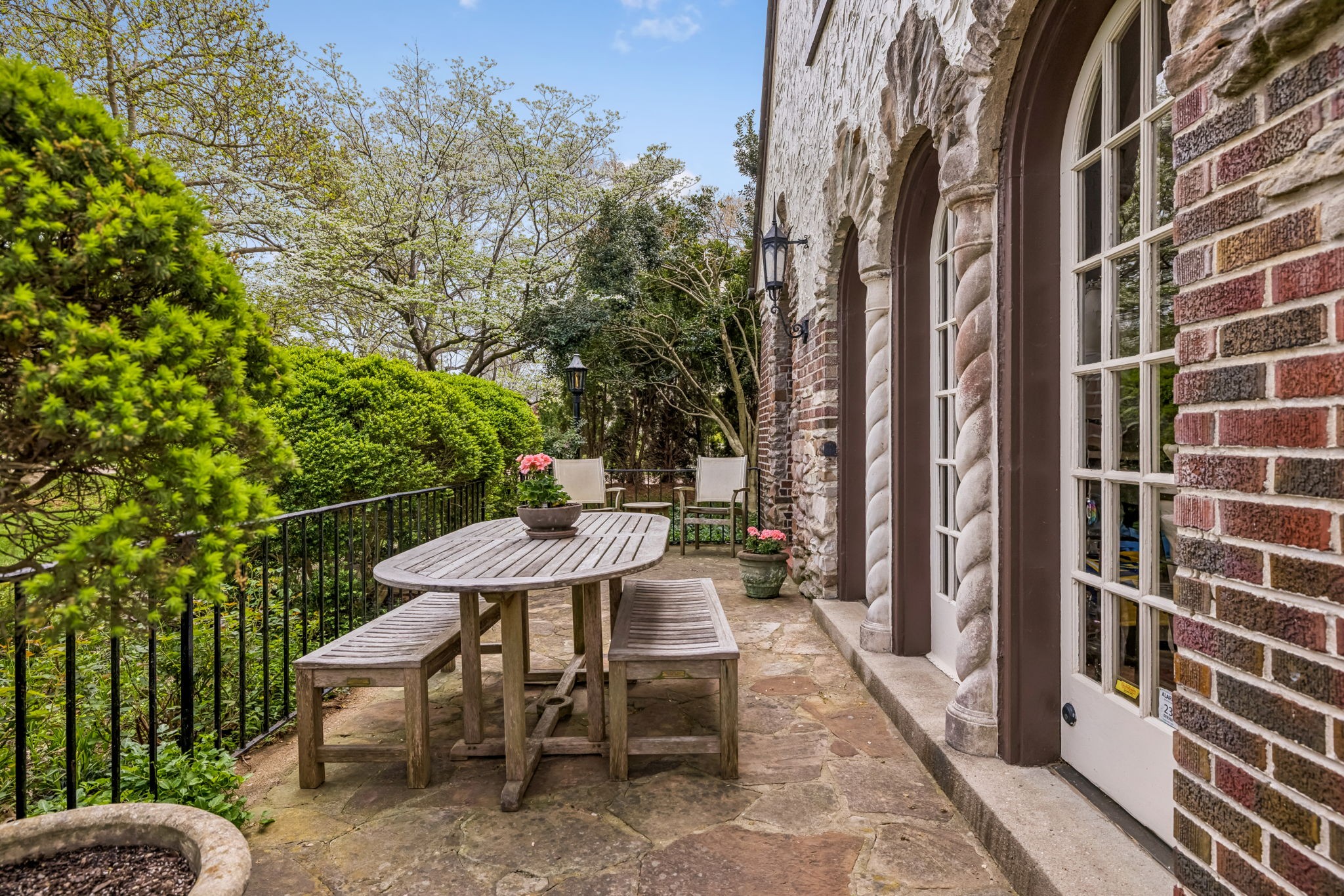 219 Deer Park Cir