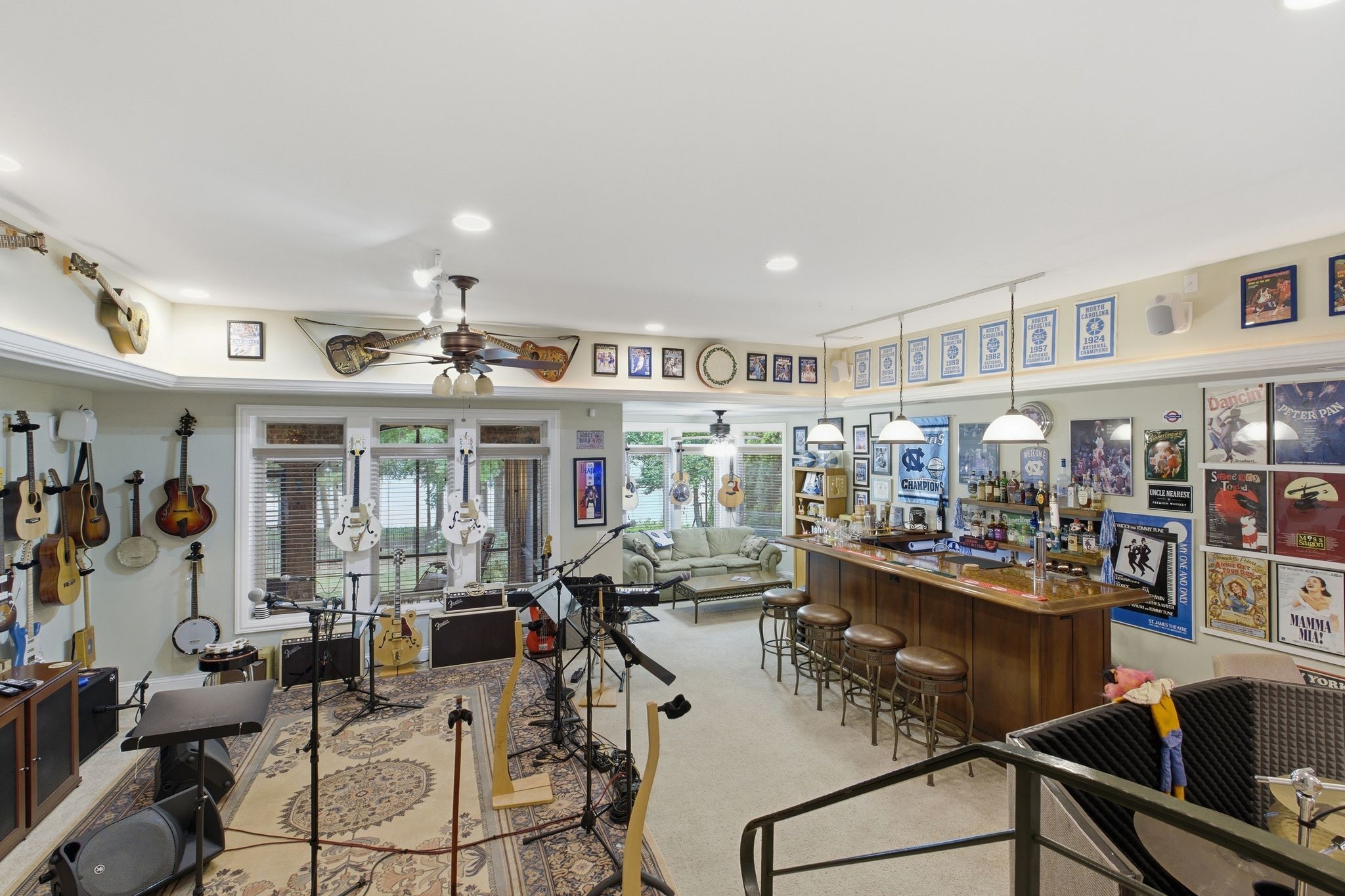 100 Lakecrest Cir