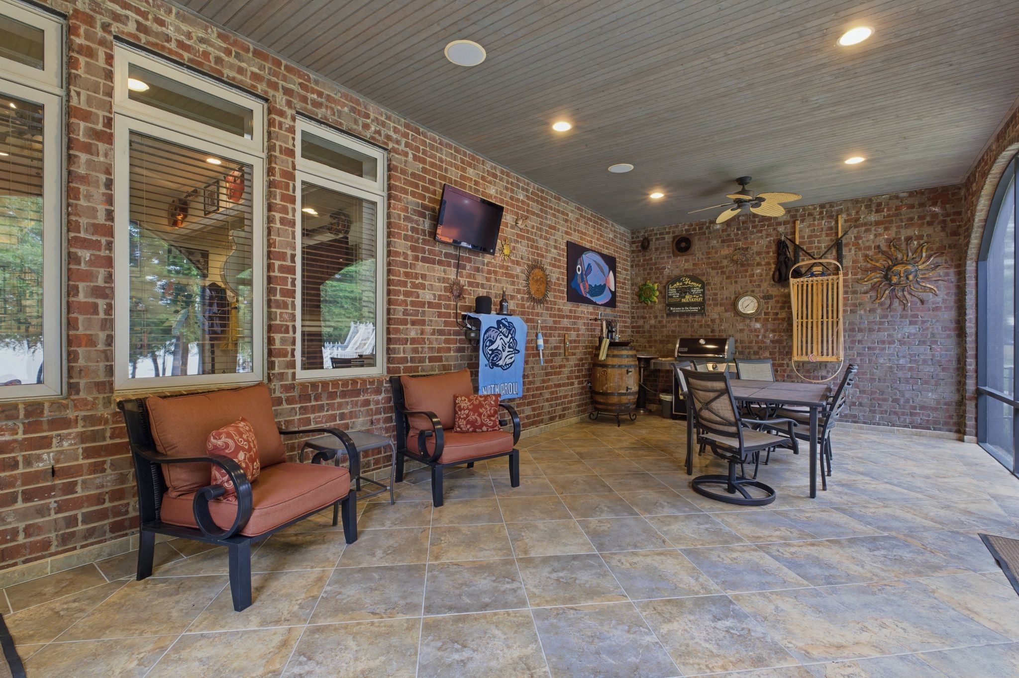 100 Lakecrest Cir