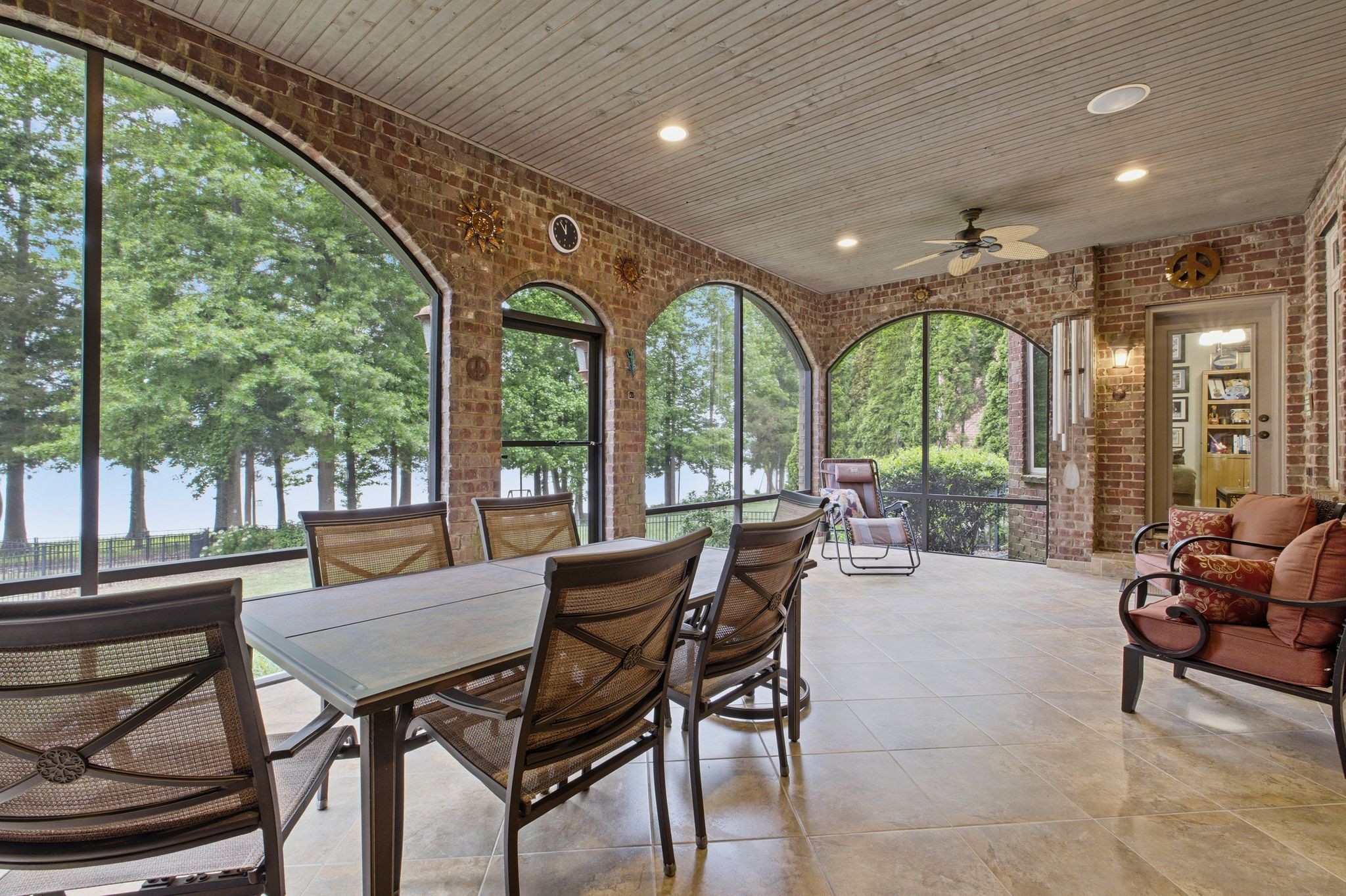 100 Lakecrest Cir