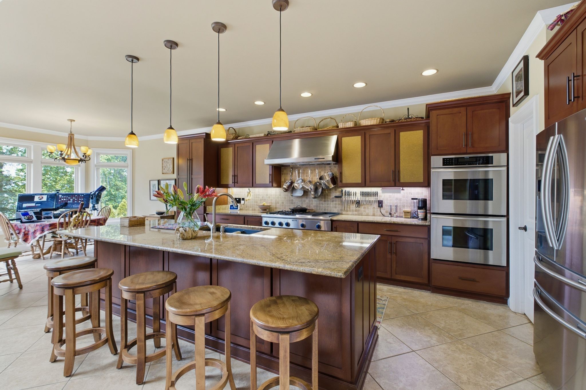 100 Lakecrest Cir