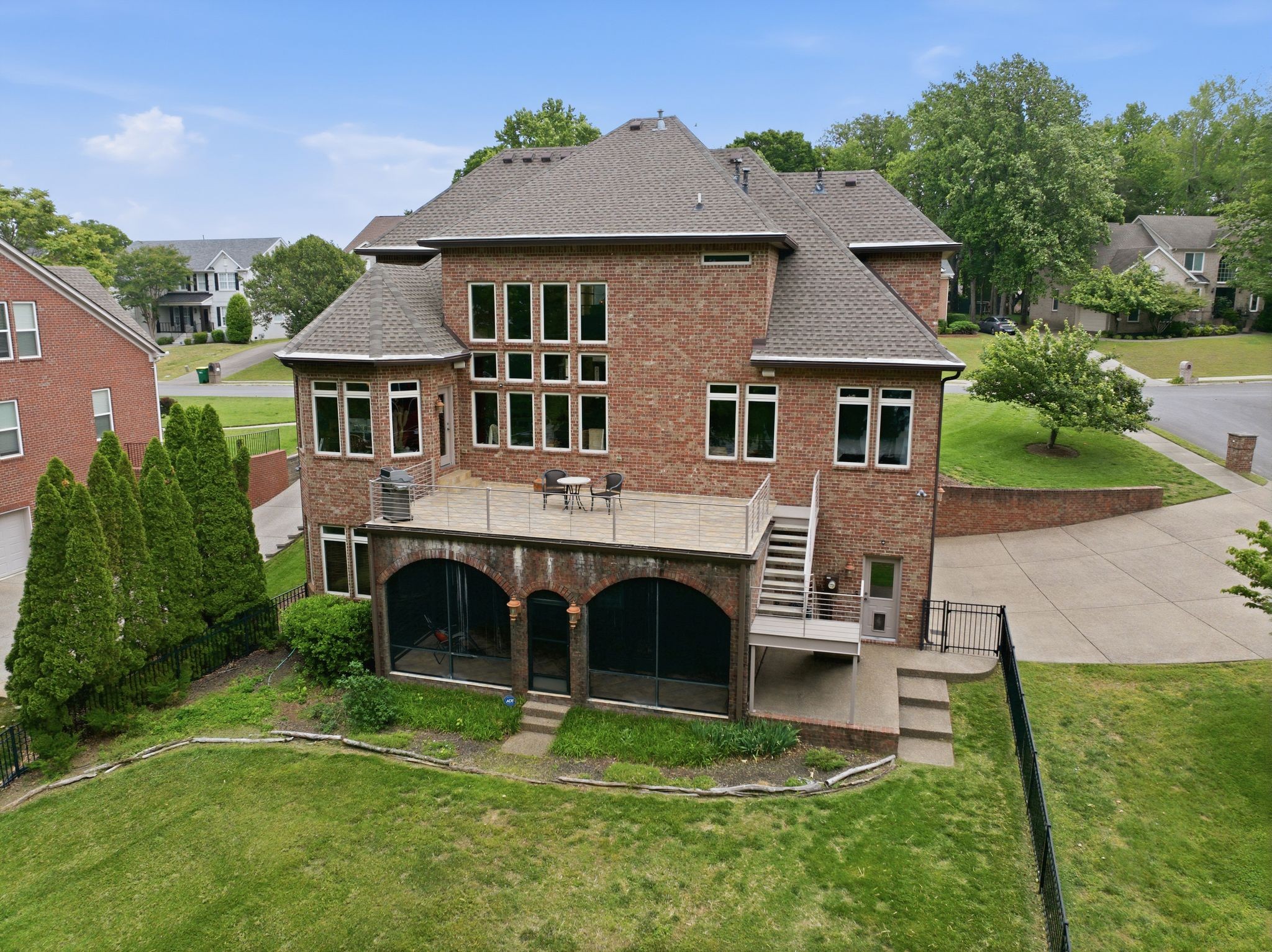 100 Lakecrest Cir