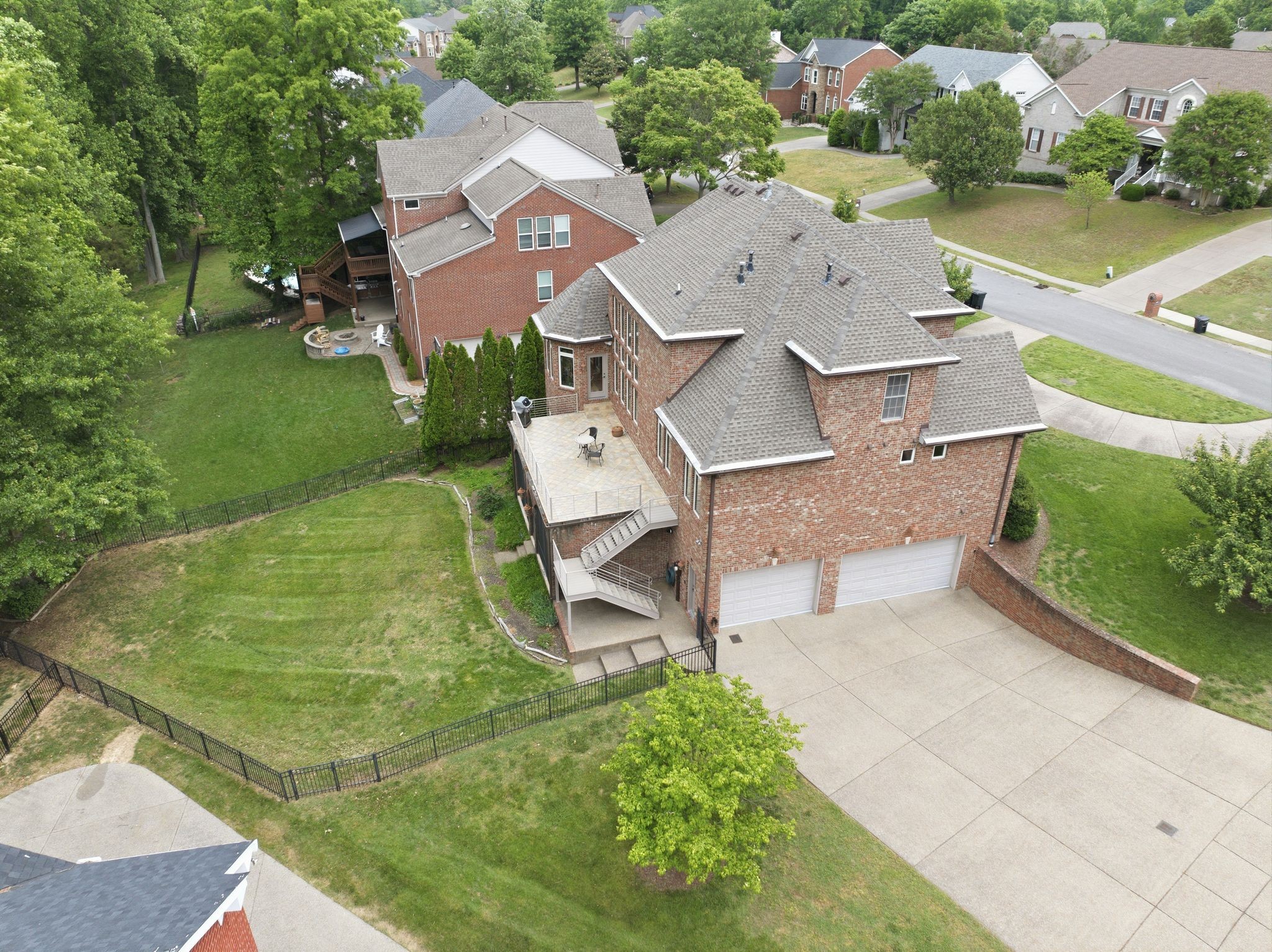 100 Lakecrest Cir