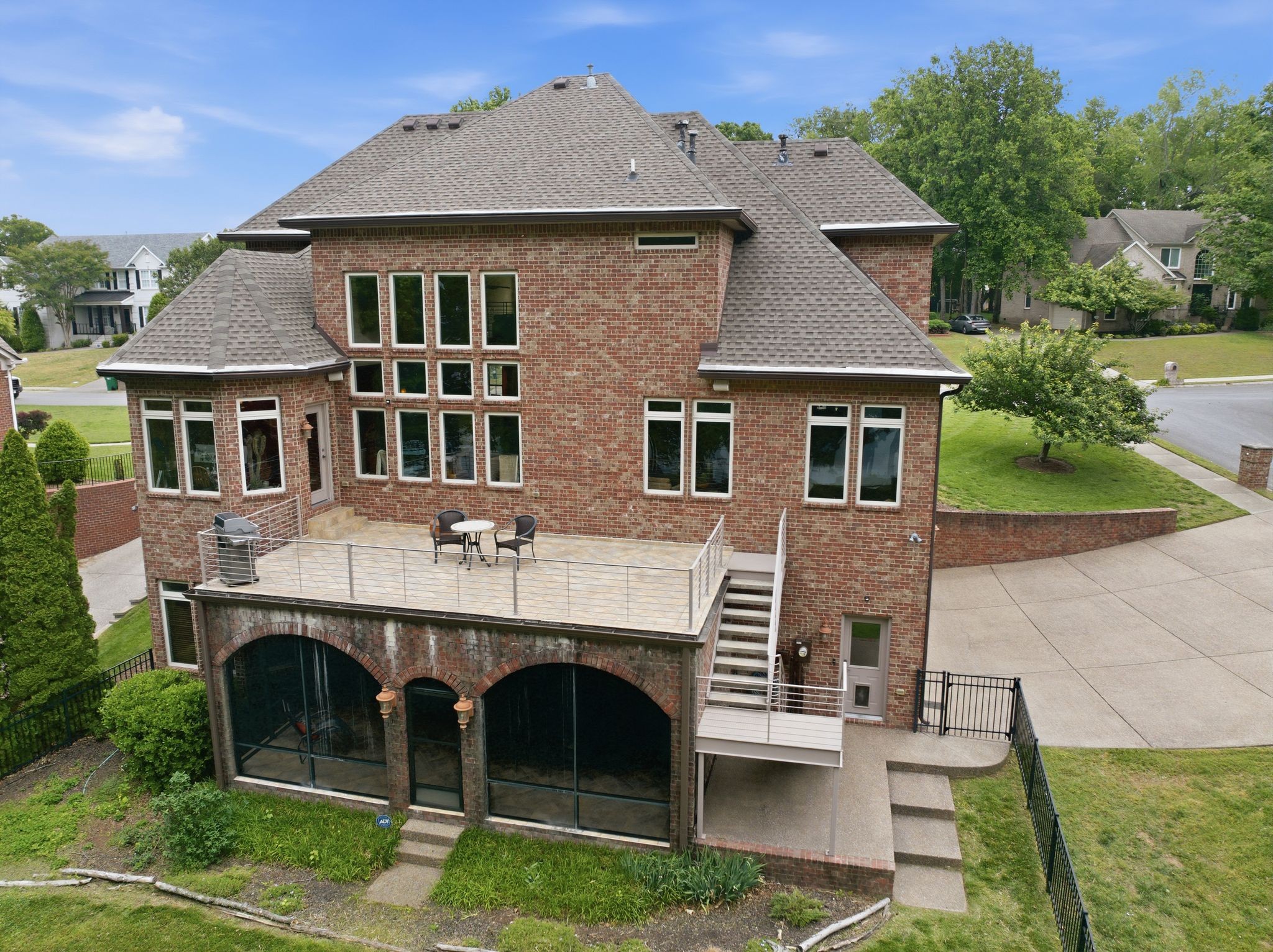 100 Lakecrest Cir