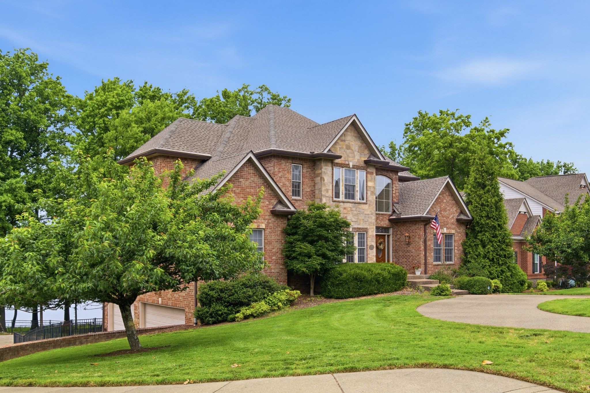 100 Lakecrest Cir