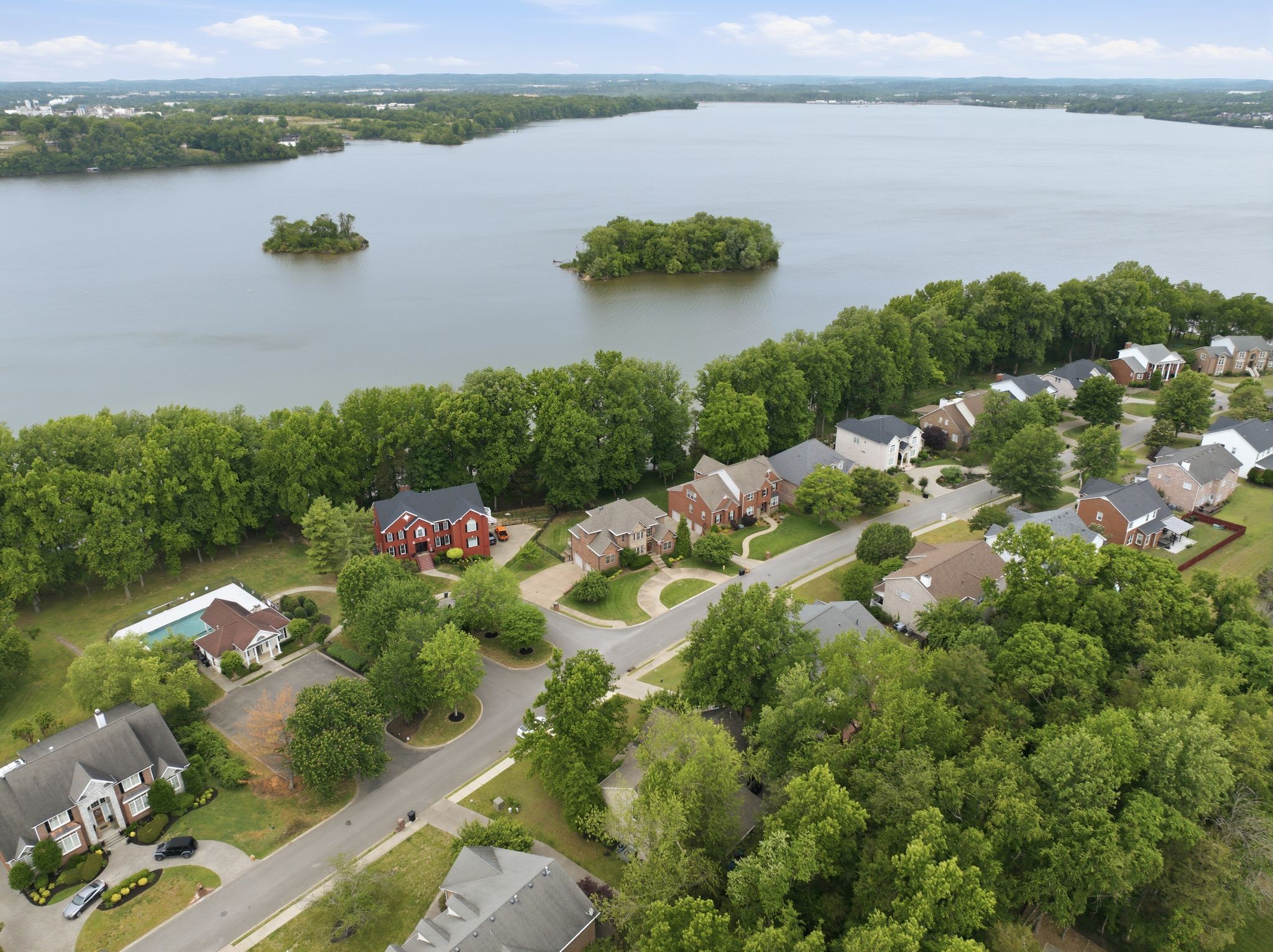 100 Lakecrest Cir