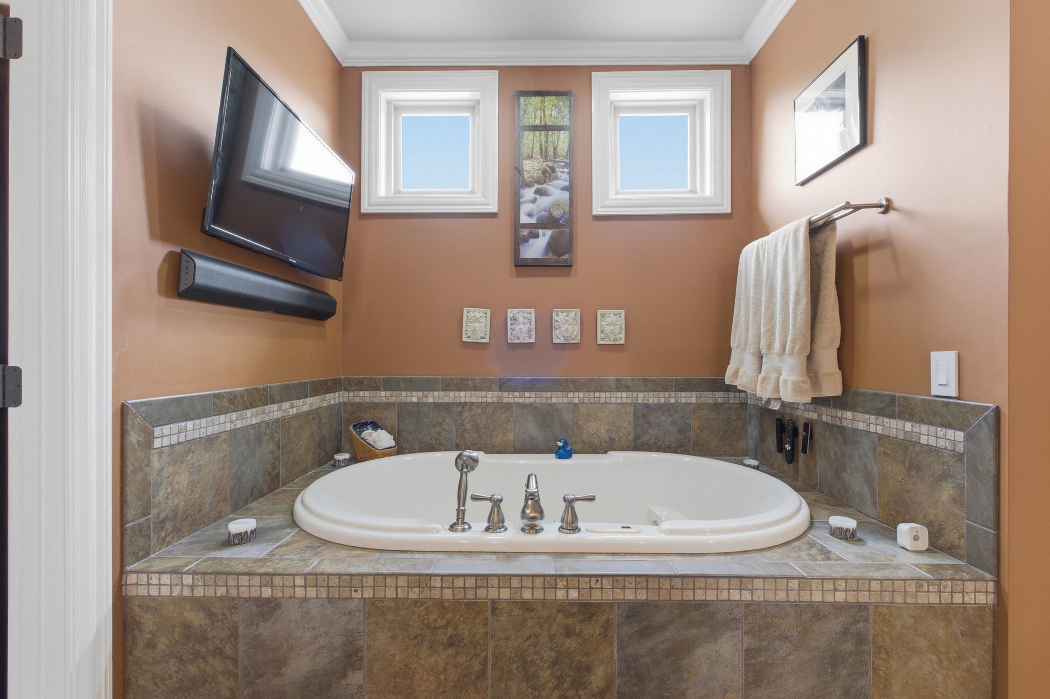 100 Lakecrest Cir