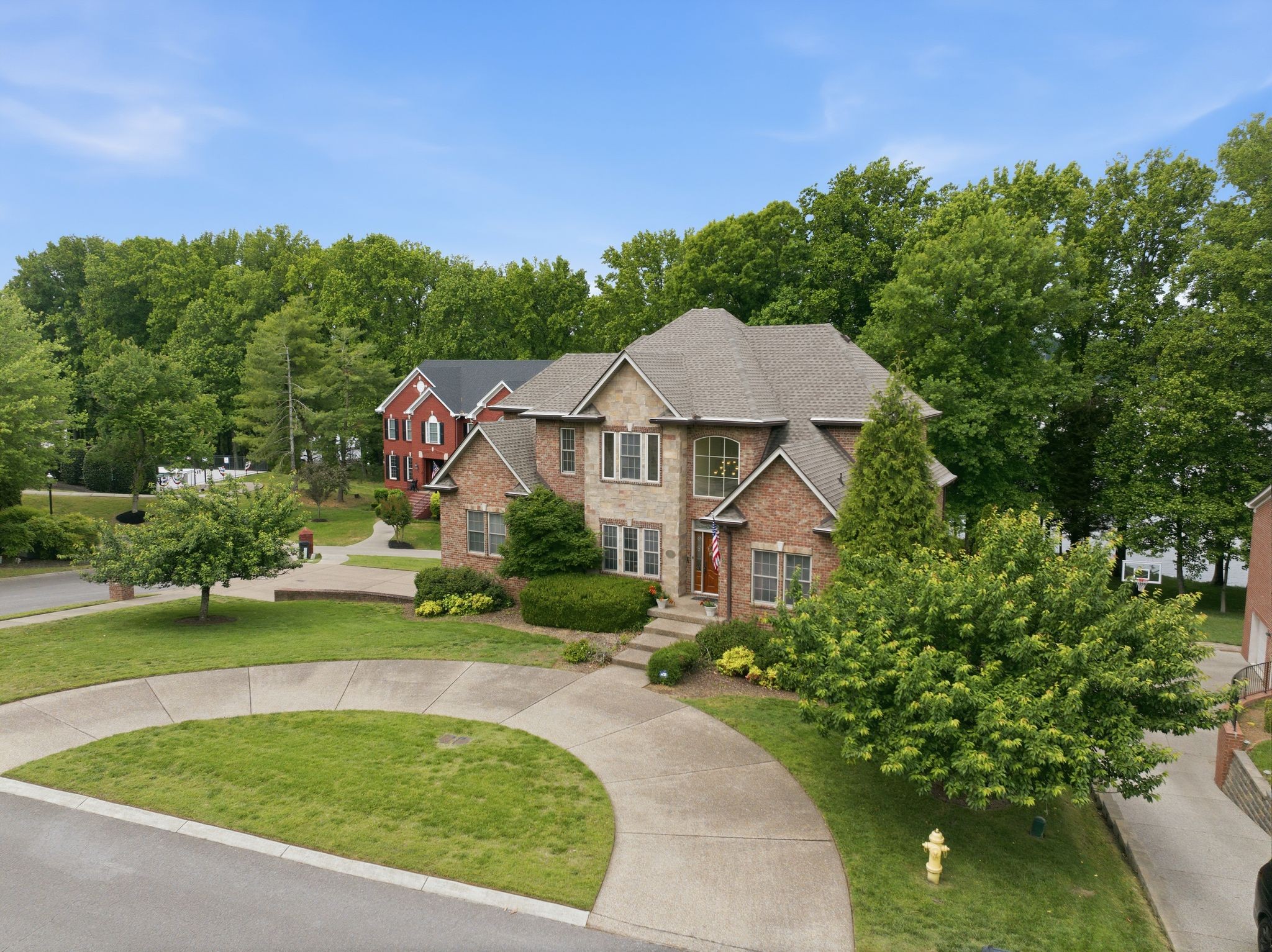 100 Lakecrest Cir