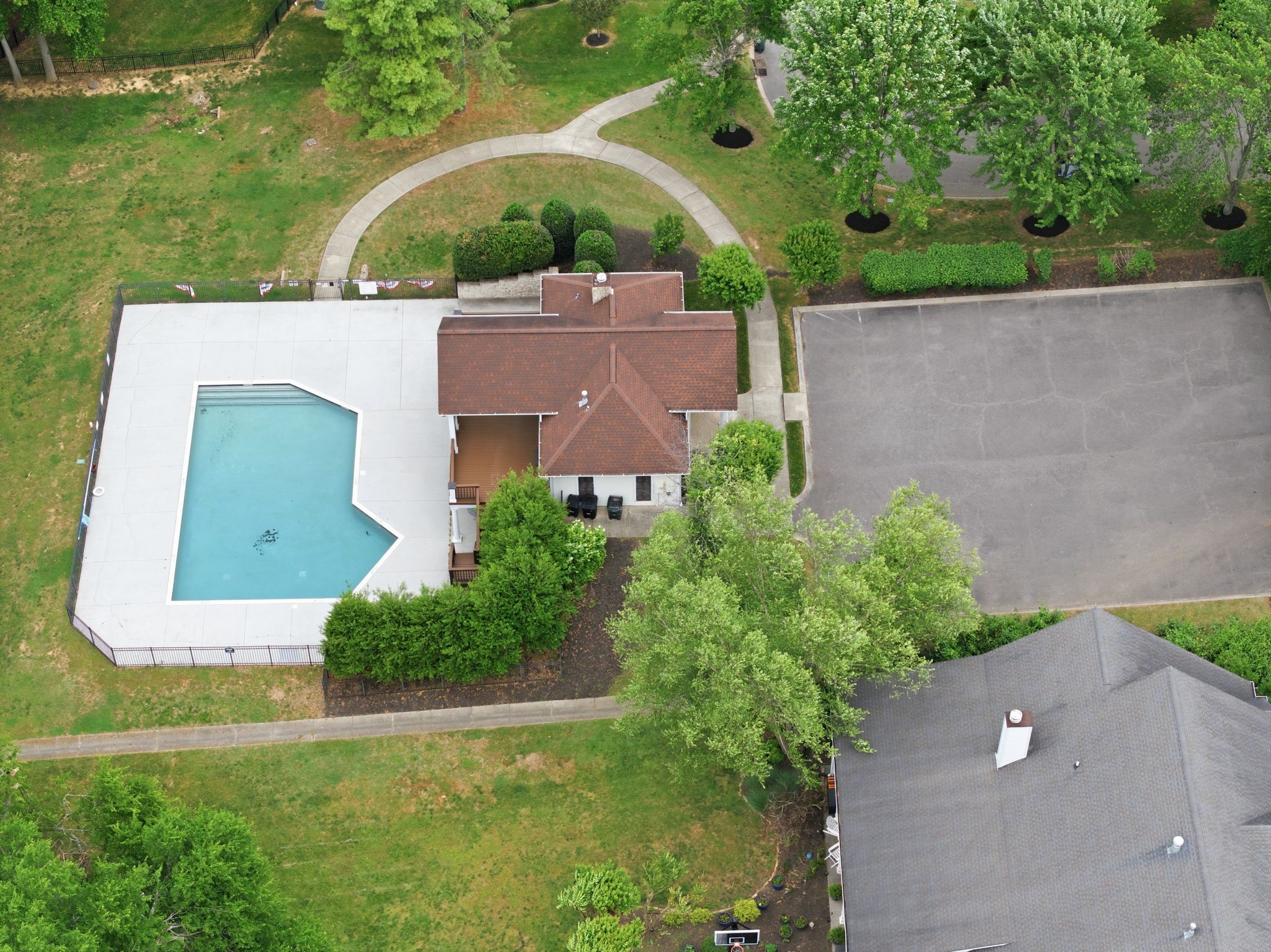 100 Lakecrest Cir