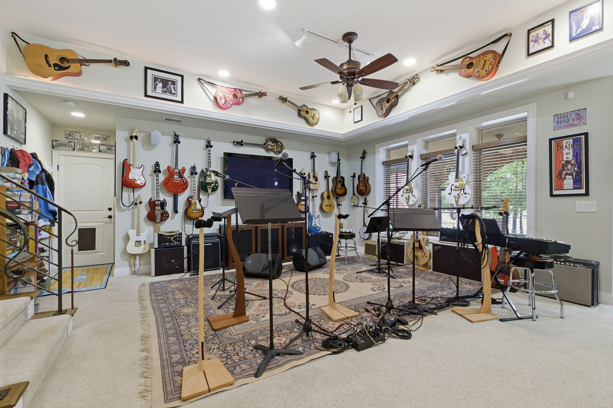 100 Lakecrest Cir