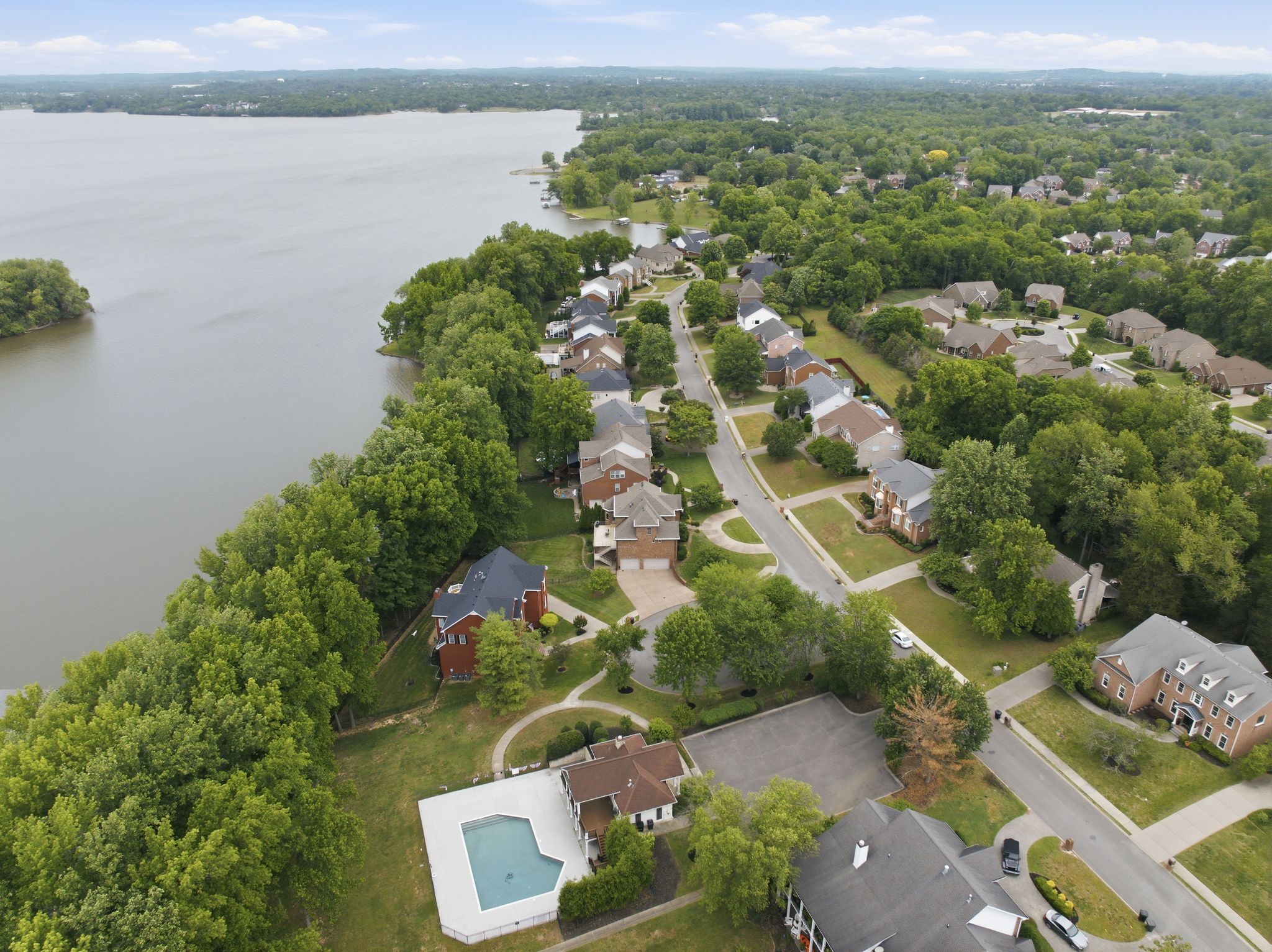 100 Lakecrest Cir