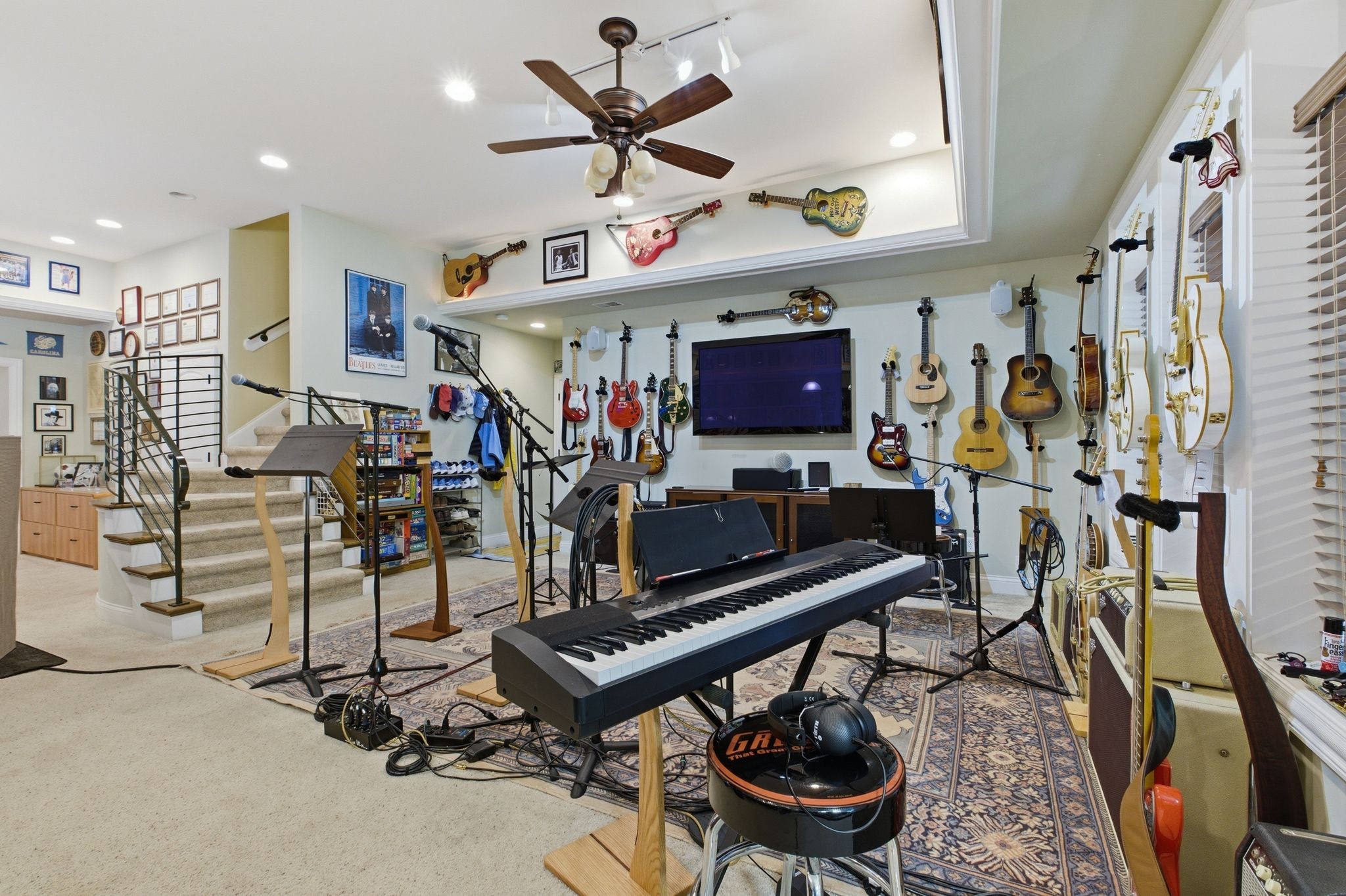 100 Lakecrest Cir