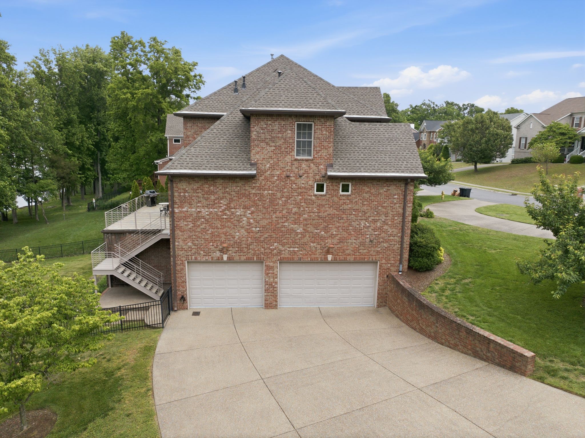 100 Lakecrest Cir