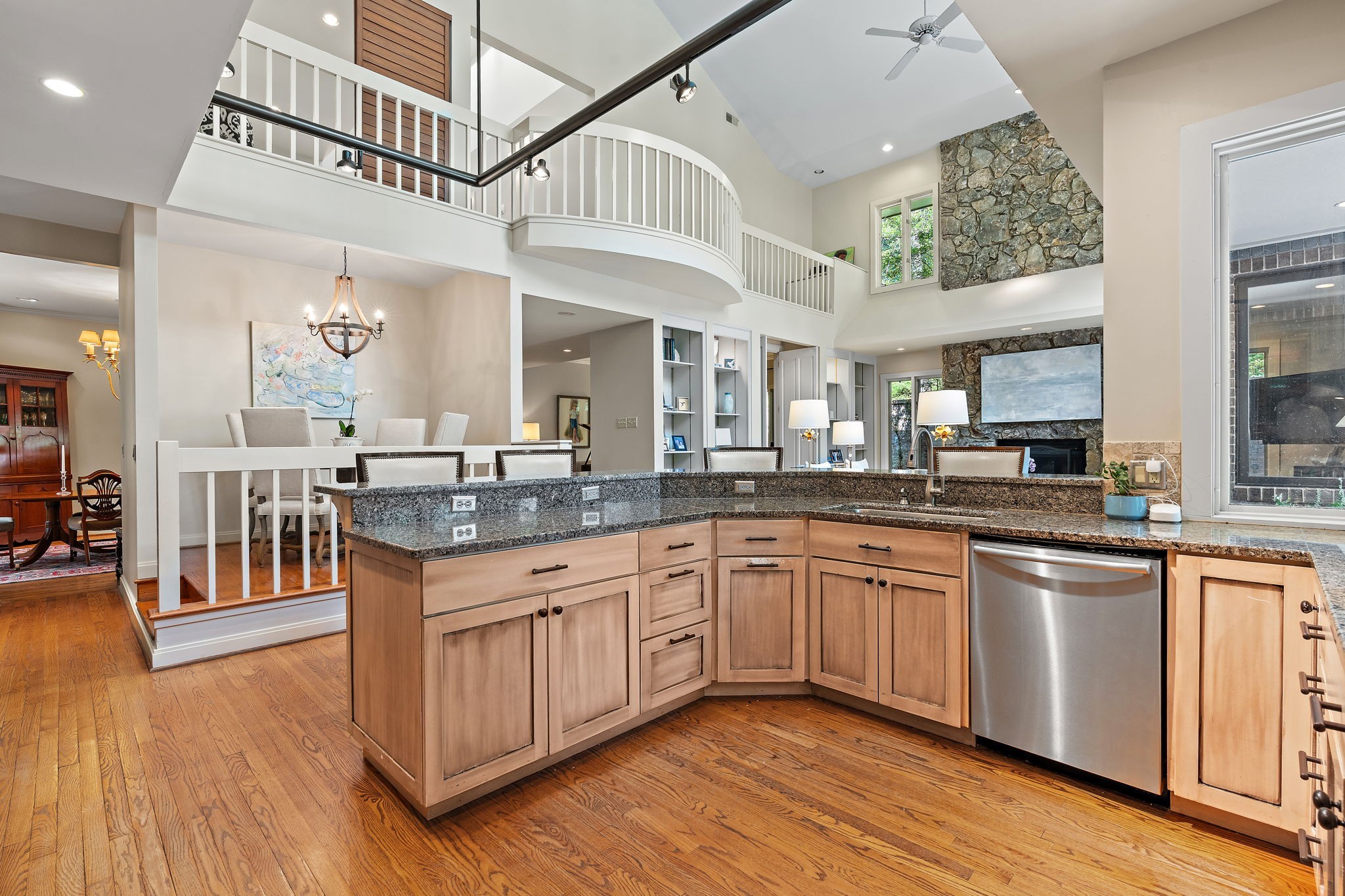5543 Stanford Dr