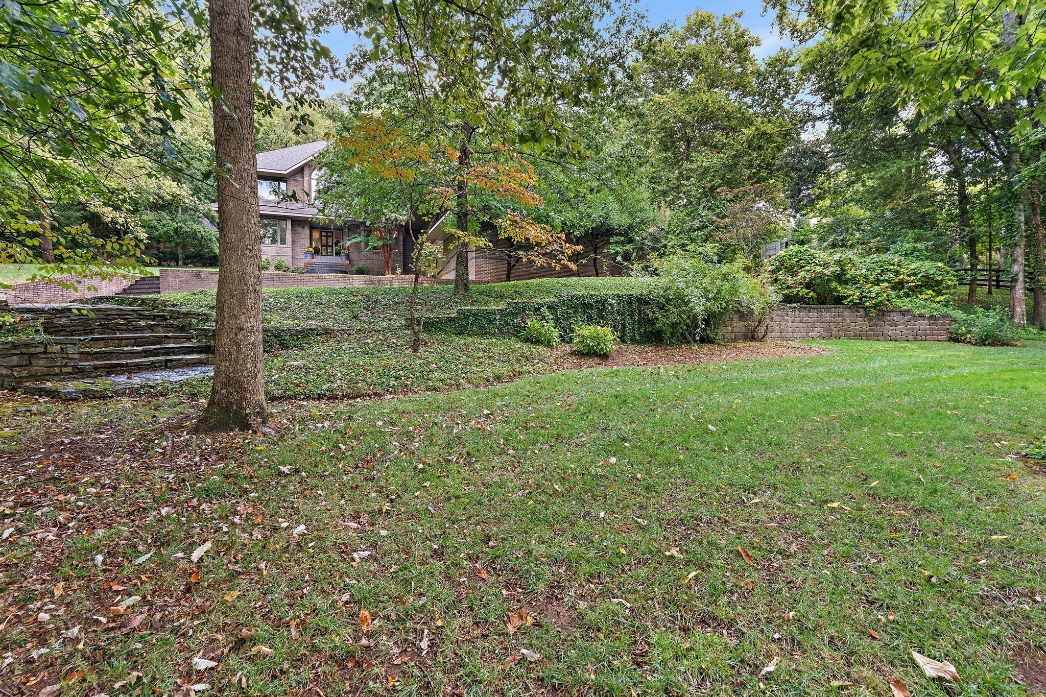 5543 Stanford Dr