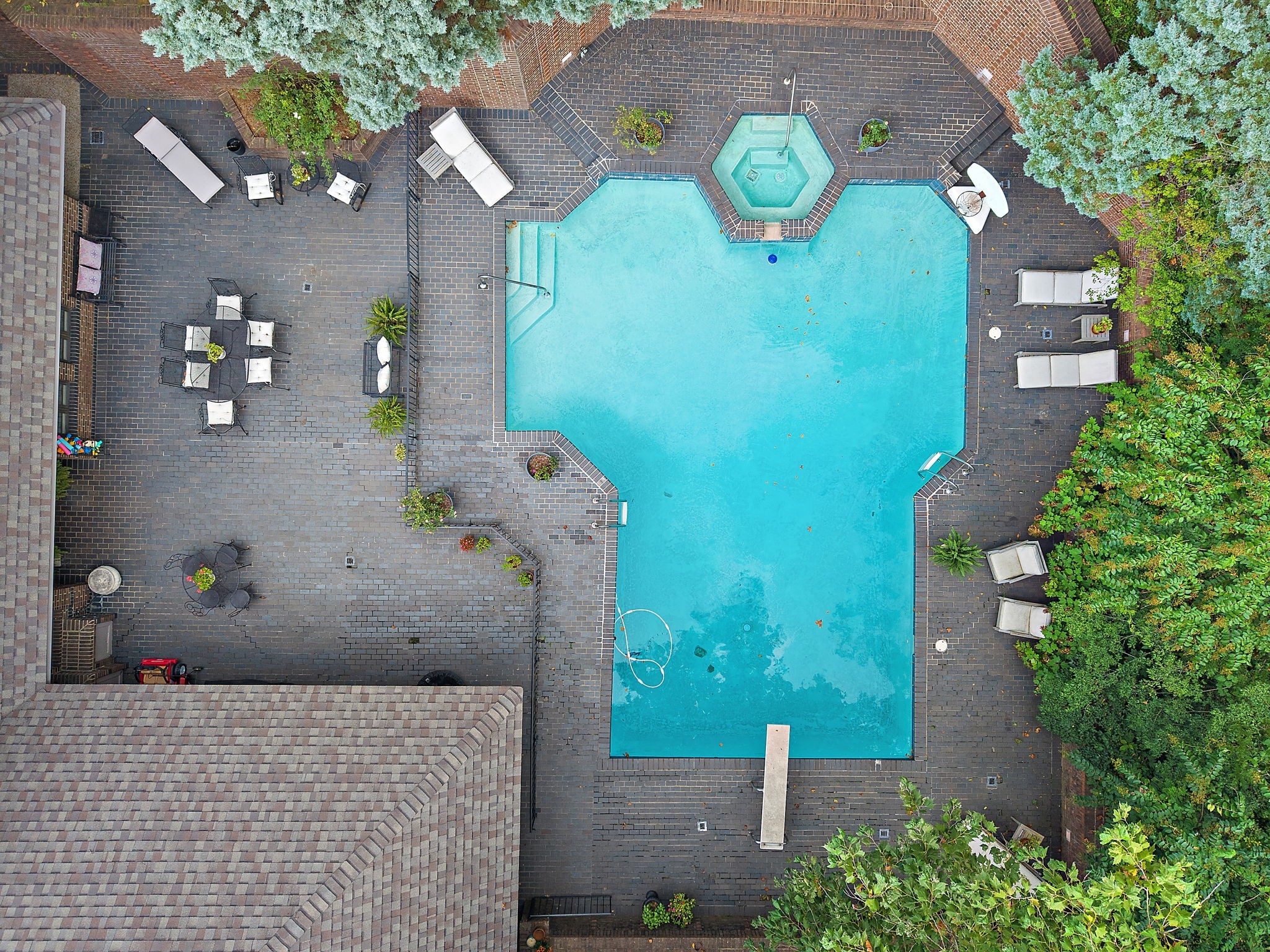 5543 Stanford Dr