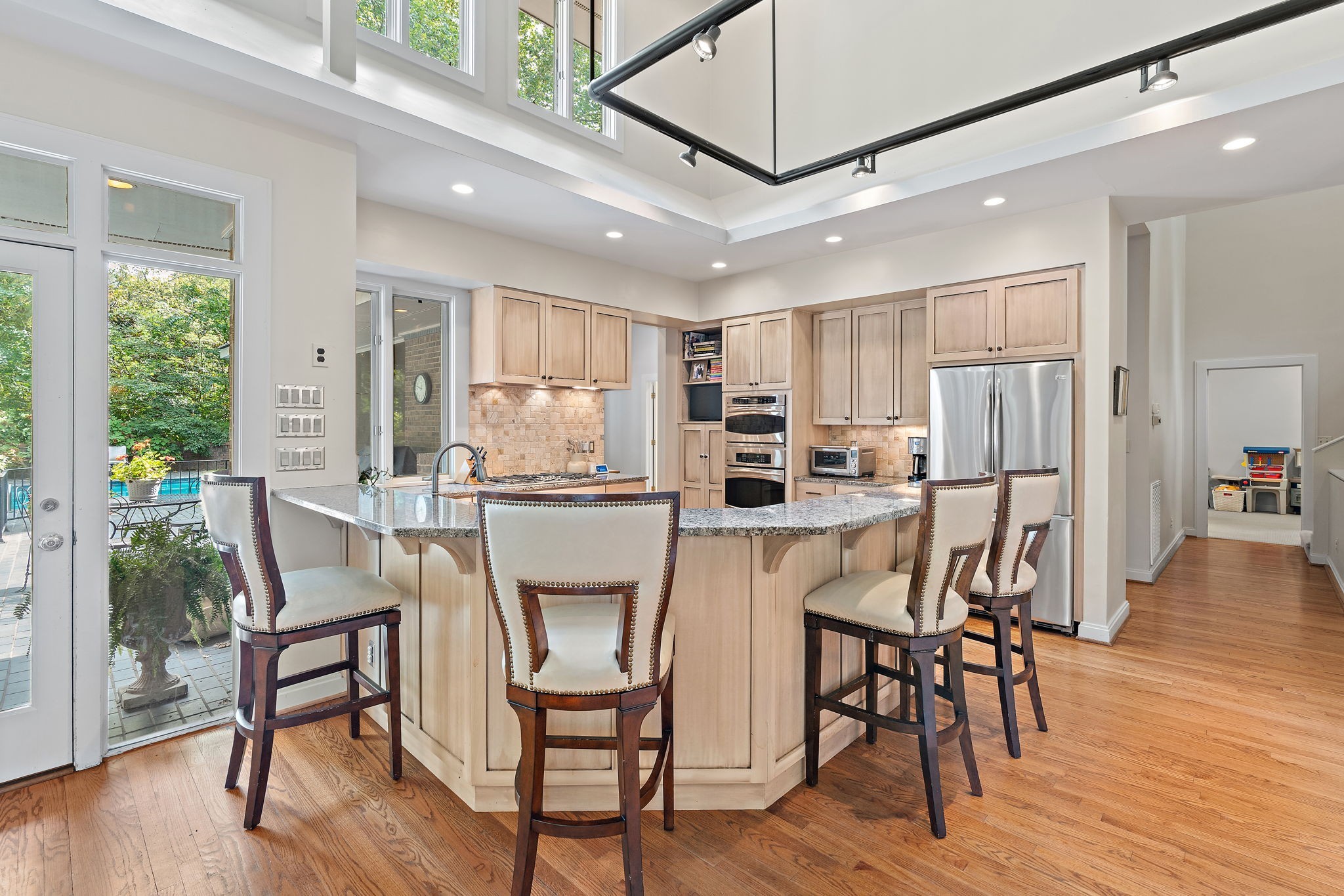 5543 Stanford Dr