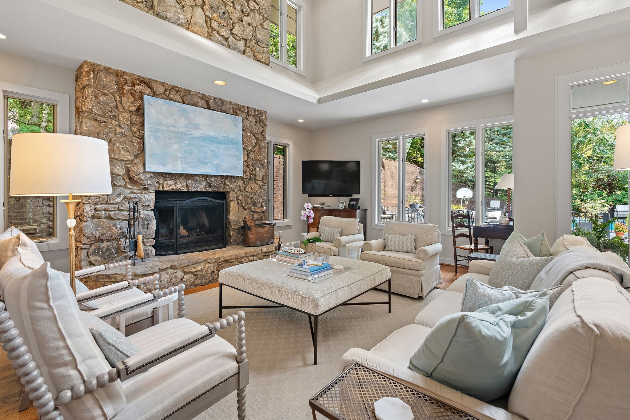 5543 Stanford Dr