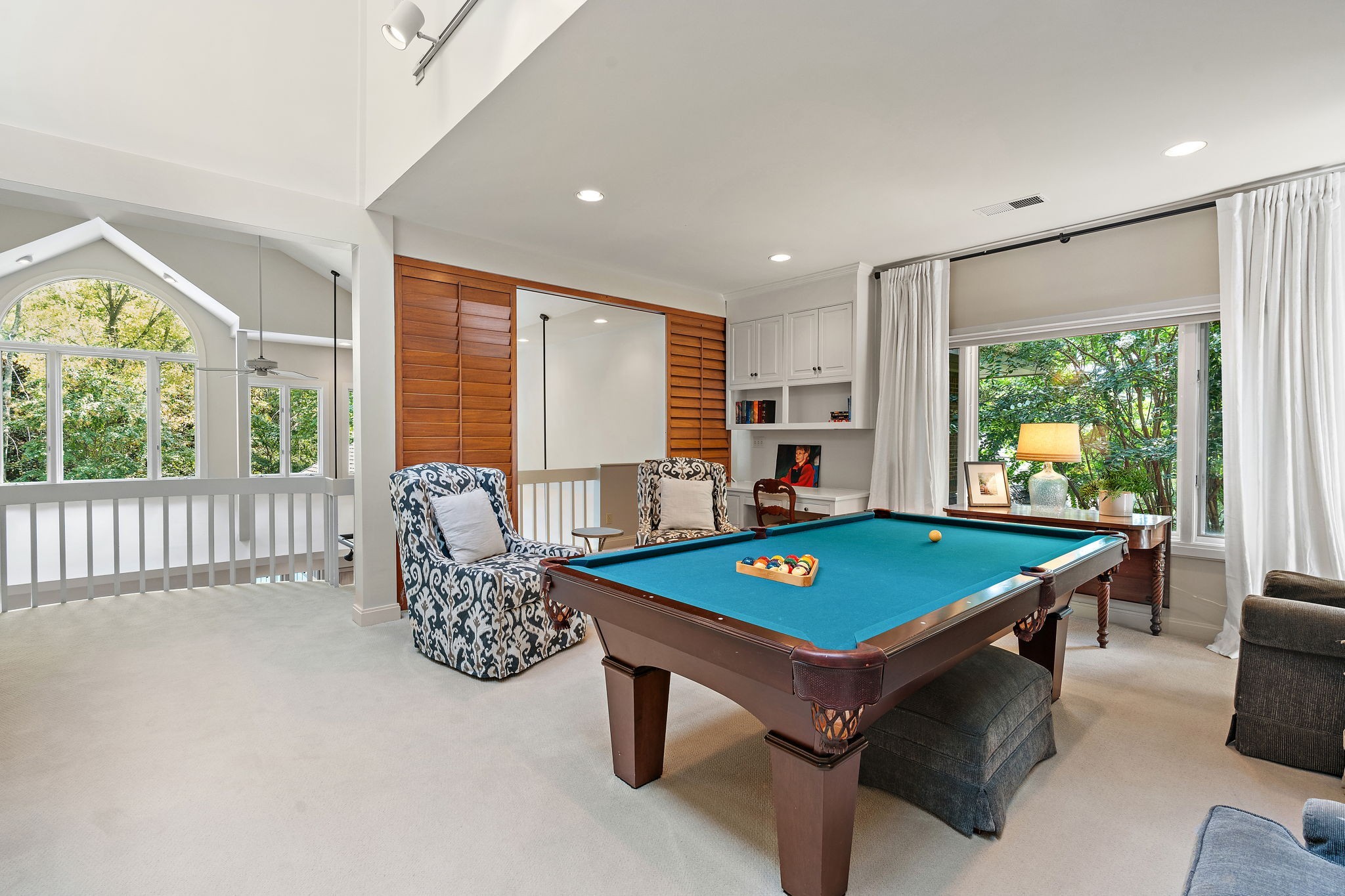 5543 Stanford Dr