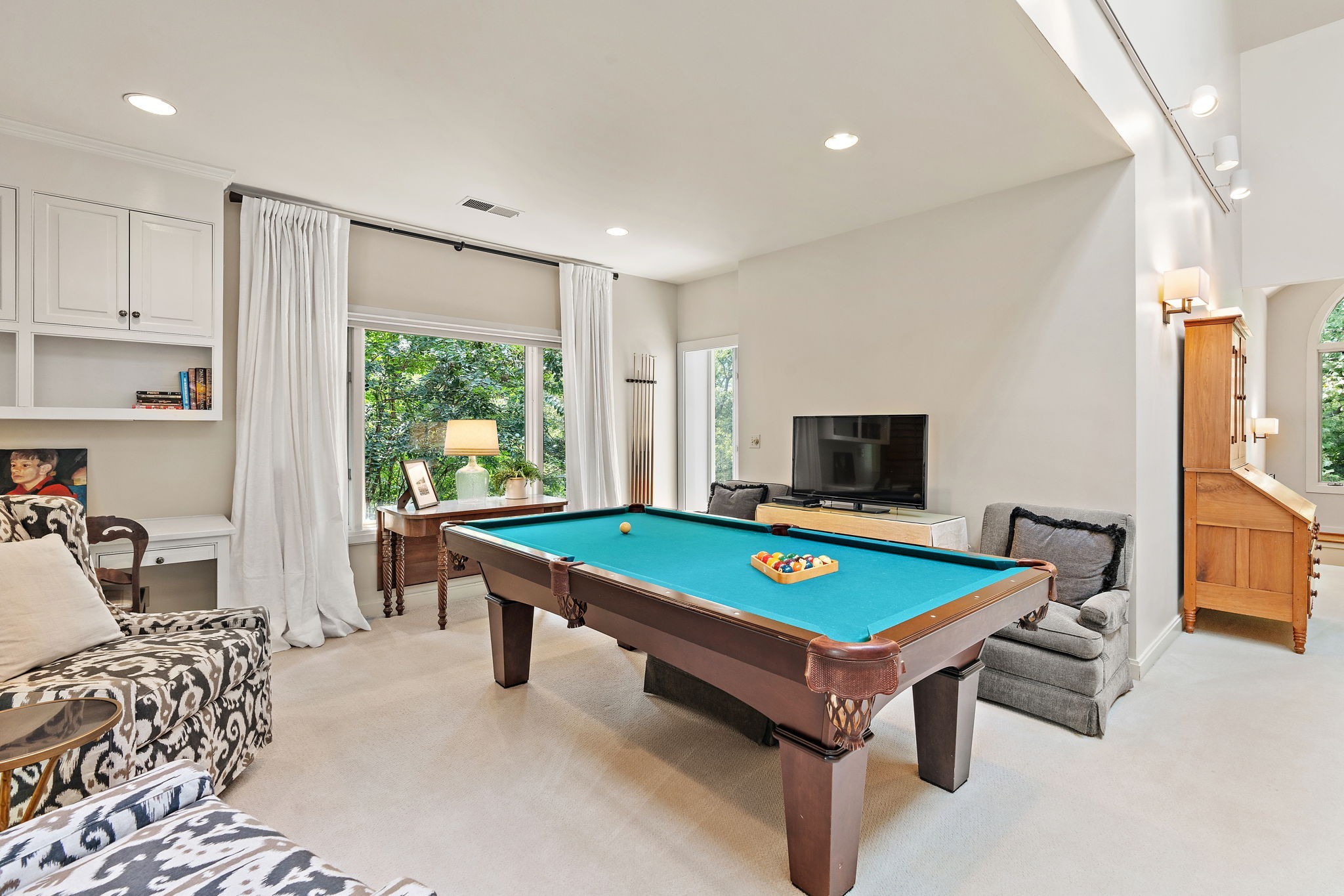 5543 Stanford Dr