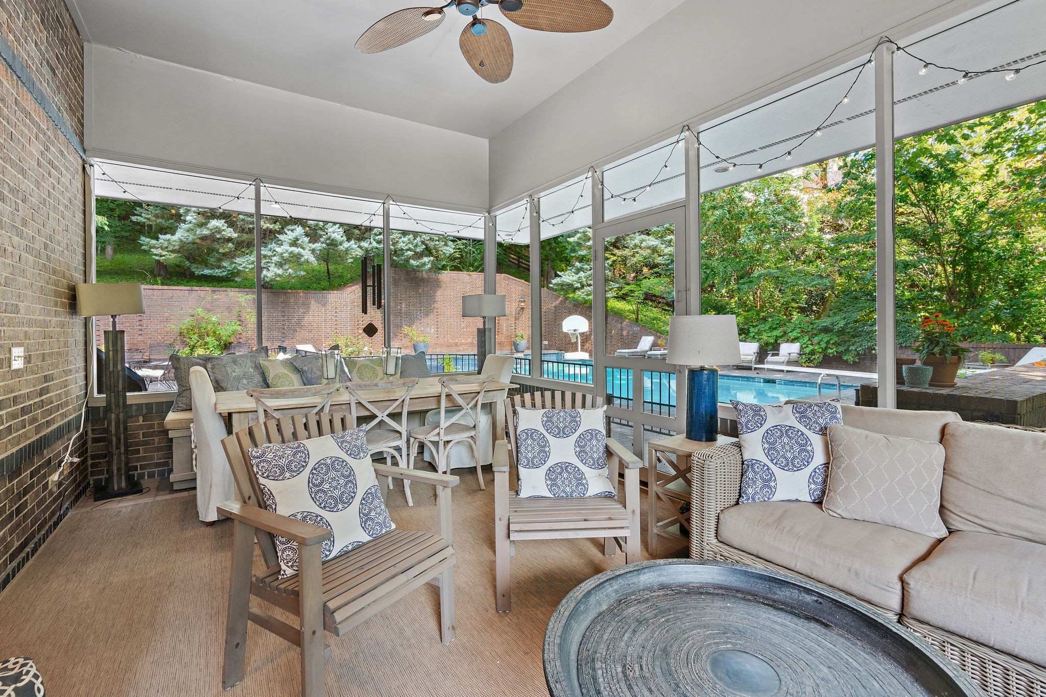 5543 Stanford Dr