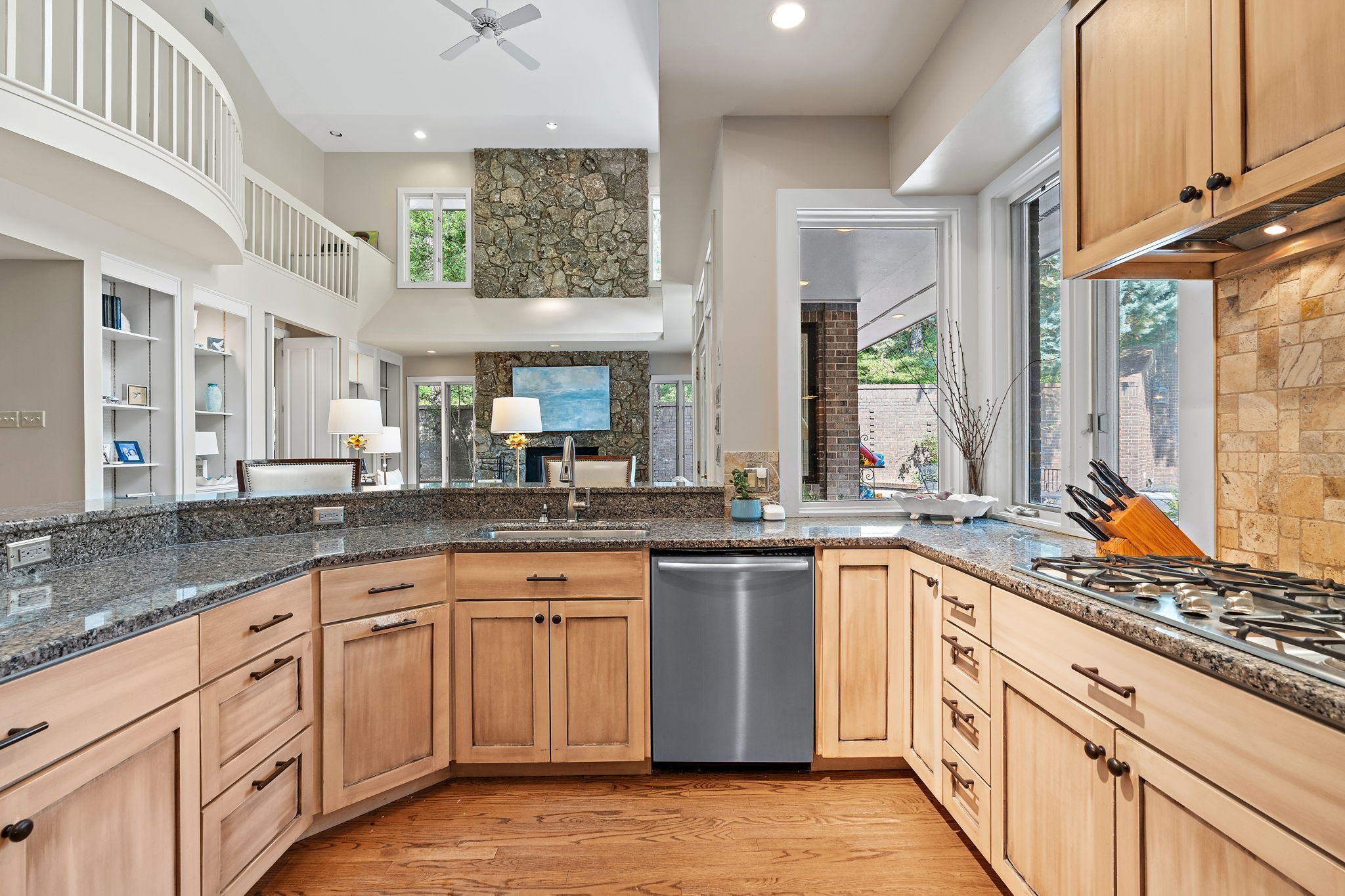 5543 Stanford Dr