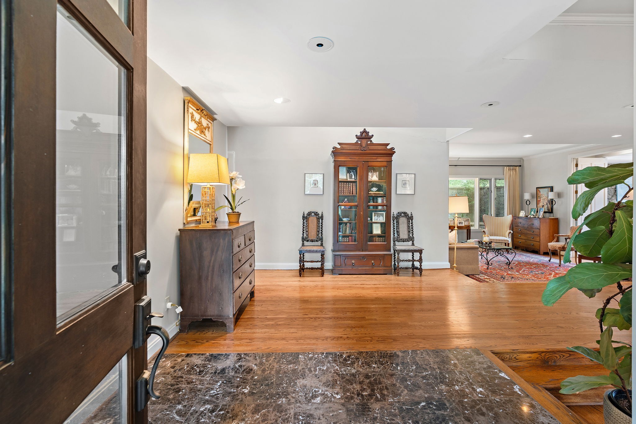 5543 Stanford Dr