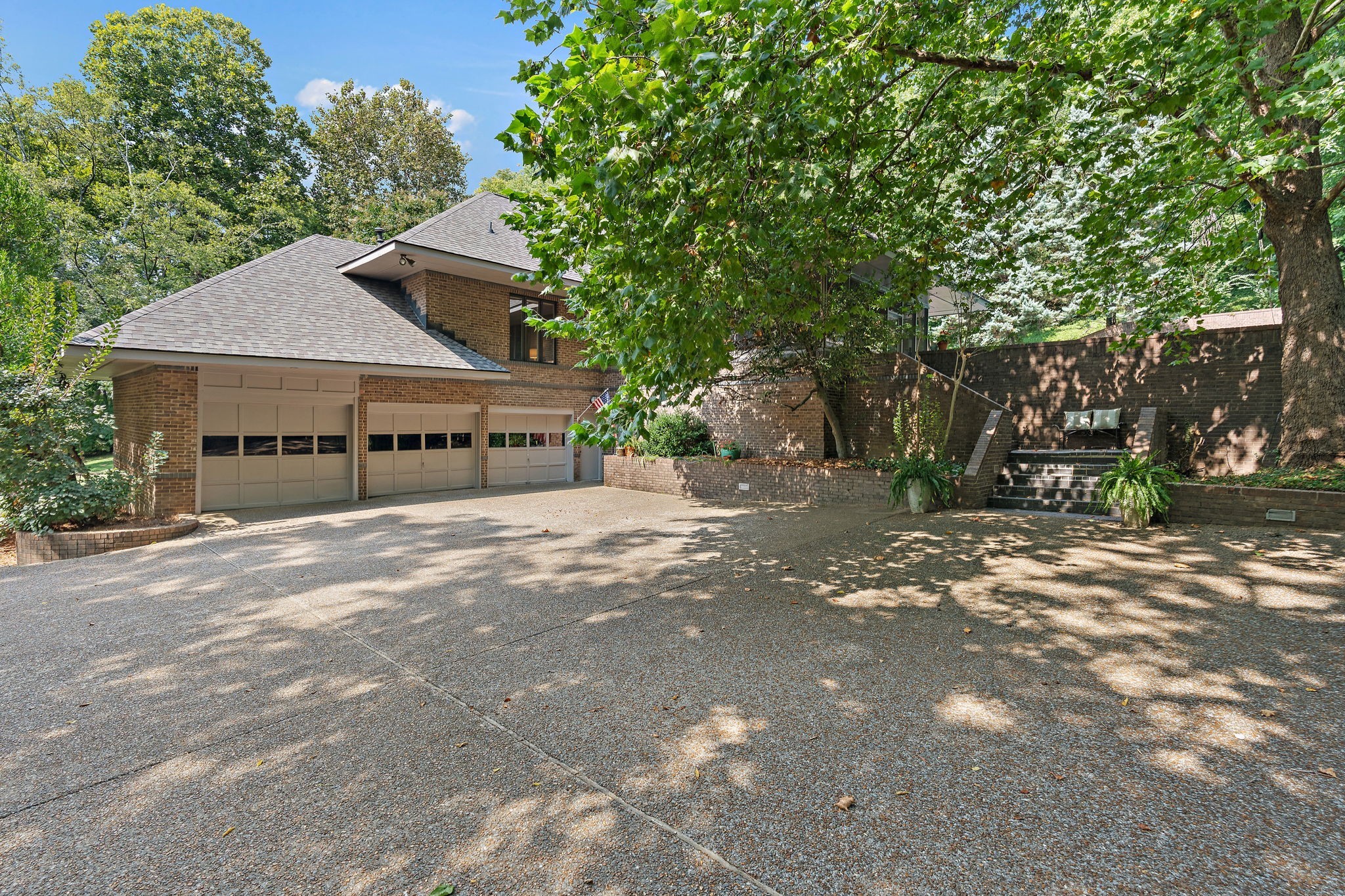 5543 Stanford Dr