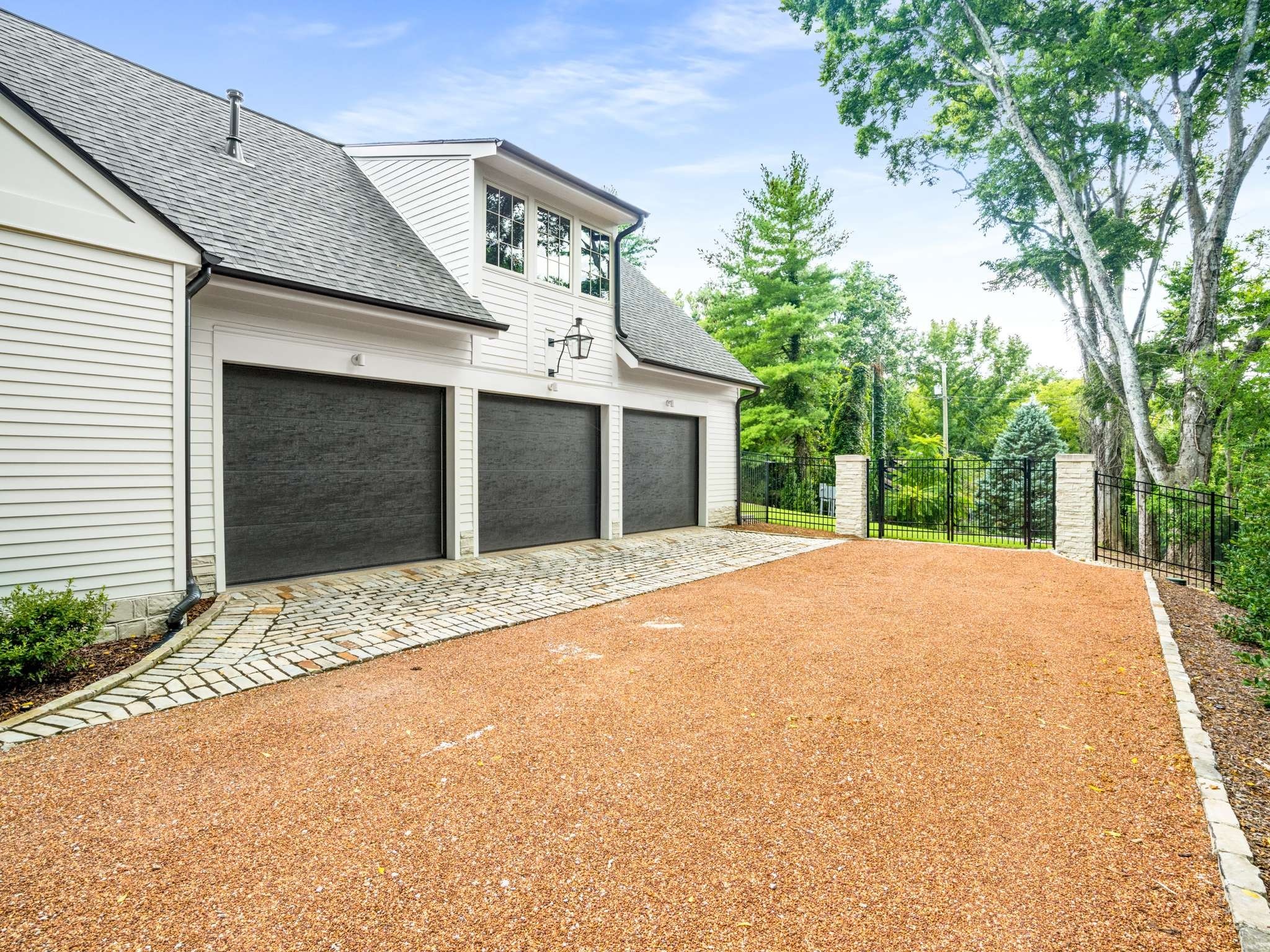 215 Lynnwood Ter