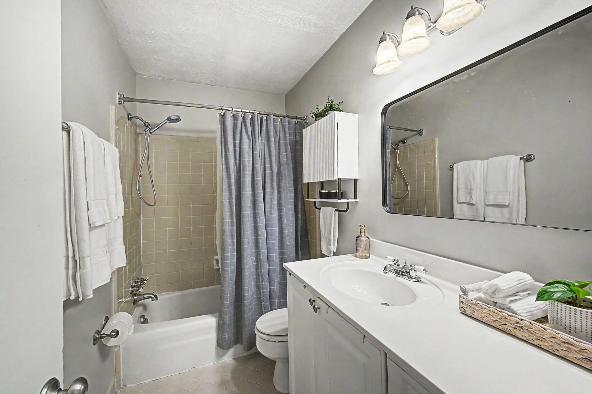 1100 W Main St Unit: D5