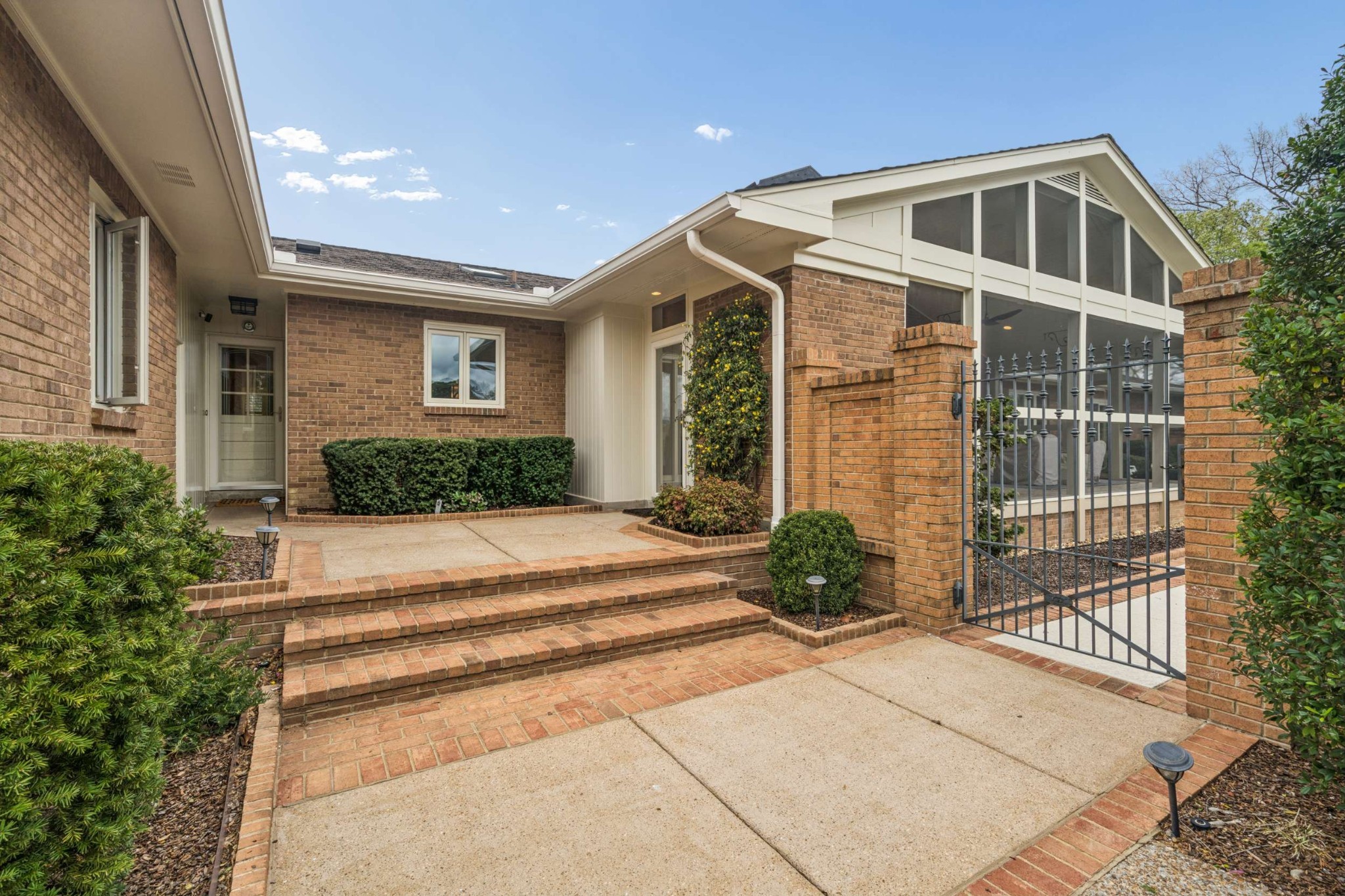 6401 E Valley Ct