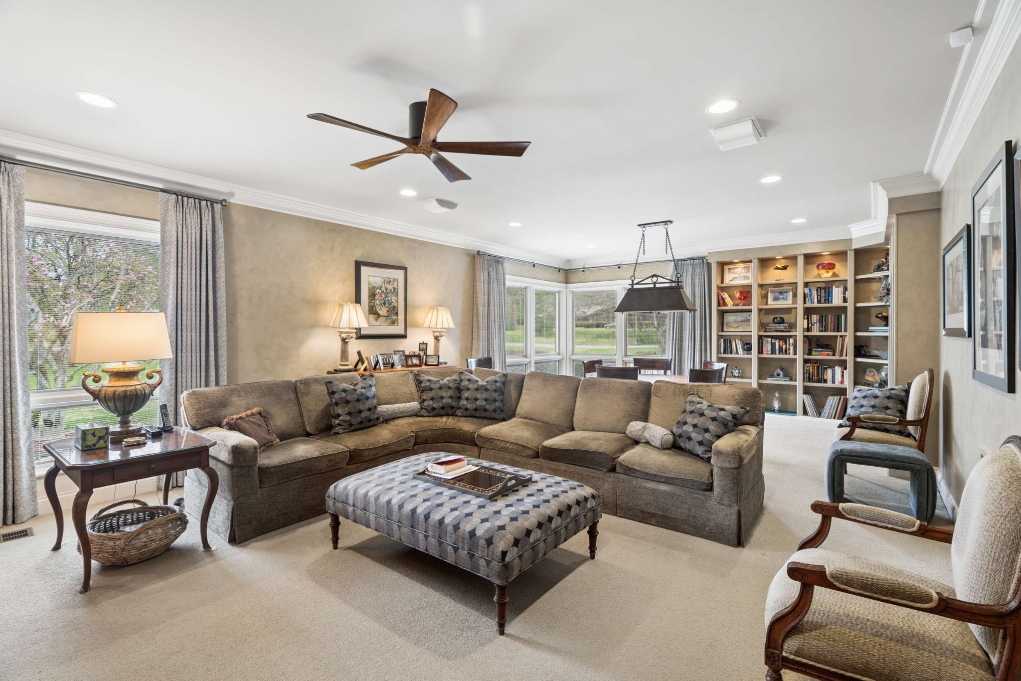 6401 E Valley Ct