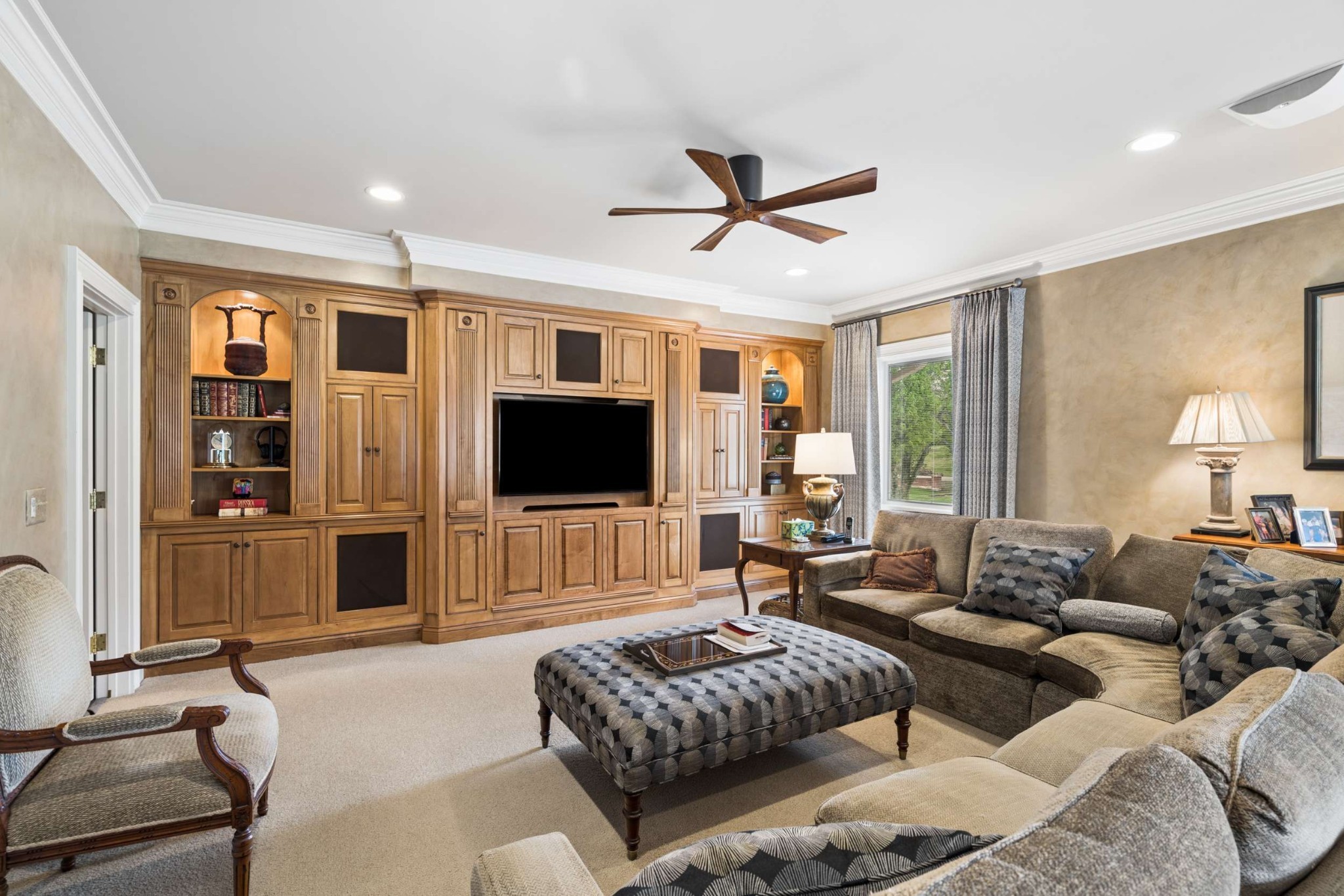 6401 E Valley Ct