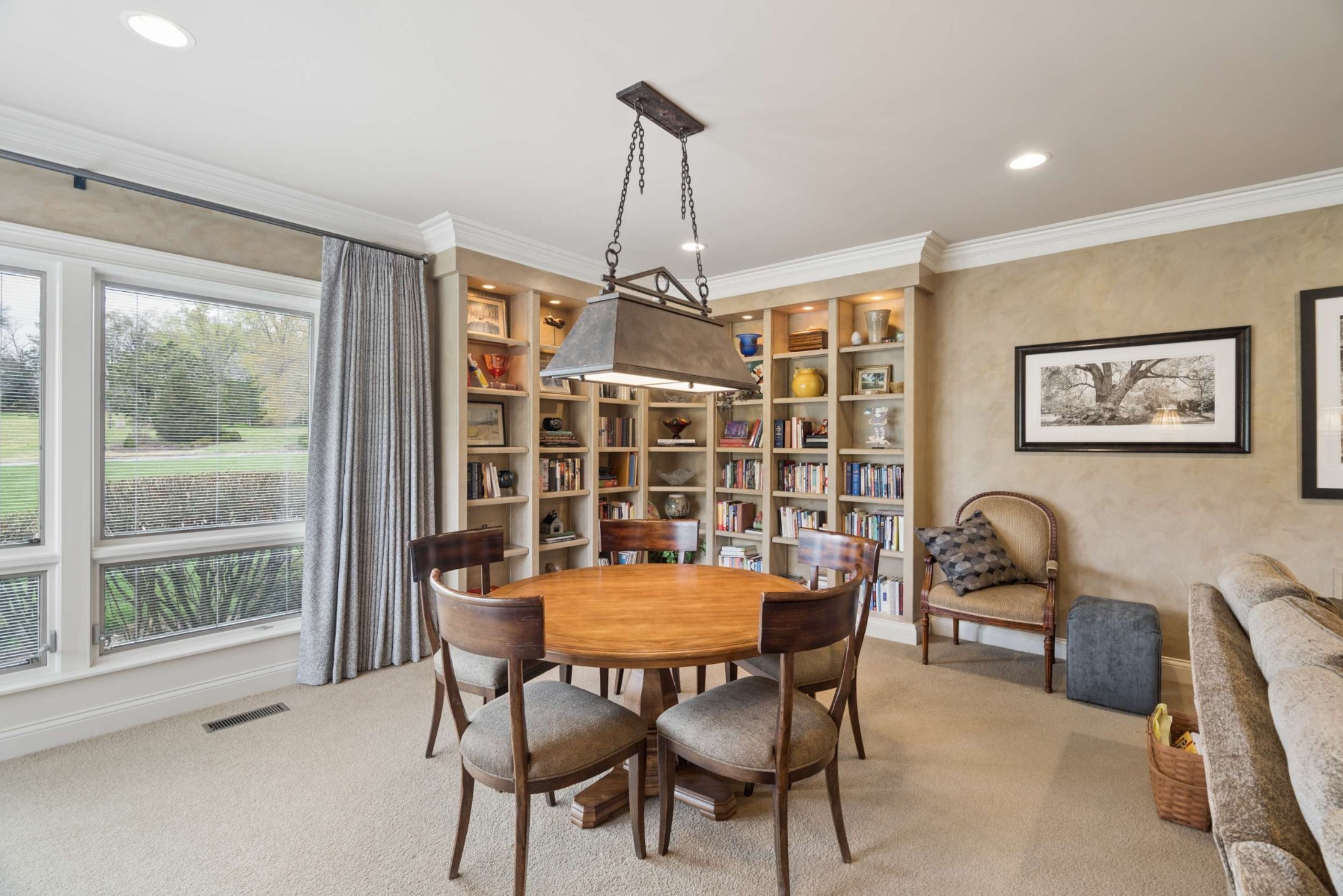 6401 E Valley Ct