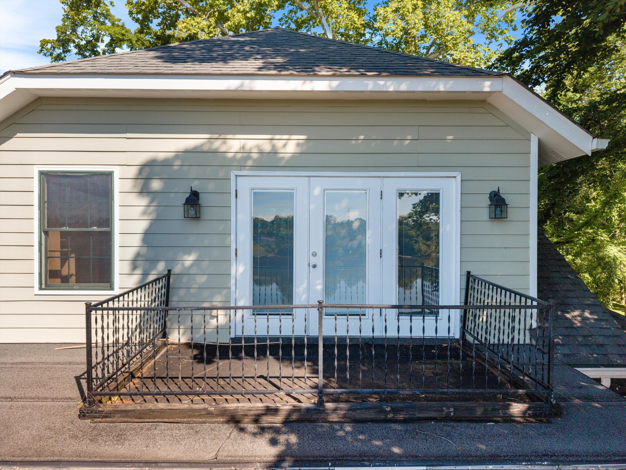 1007 Falls Ave