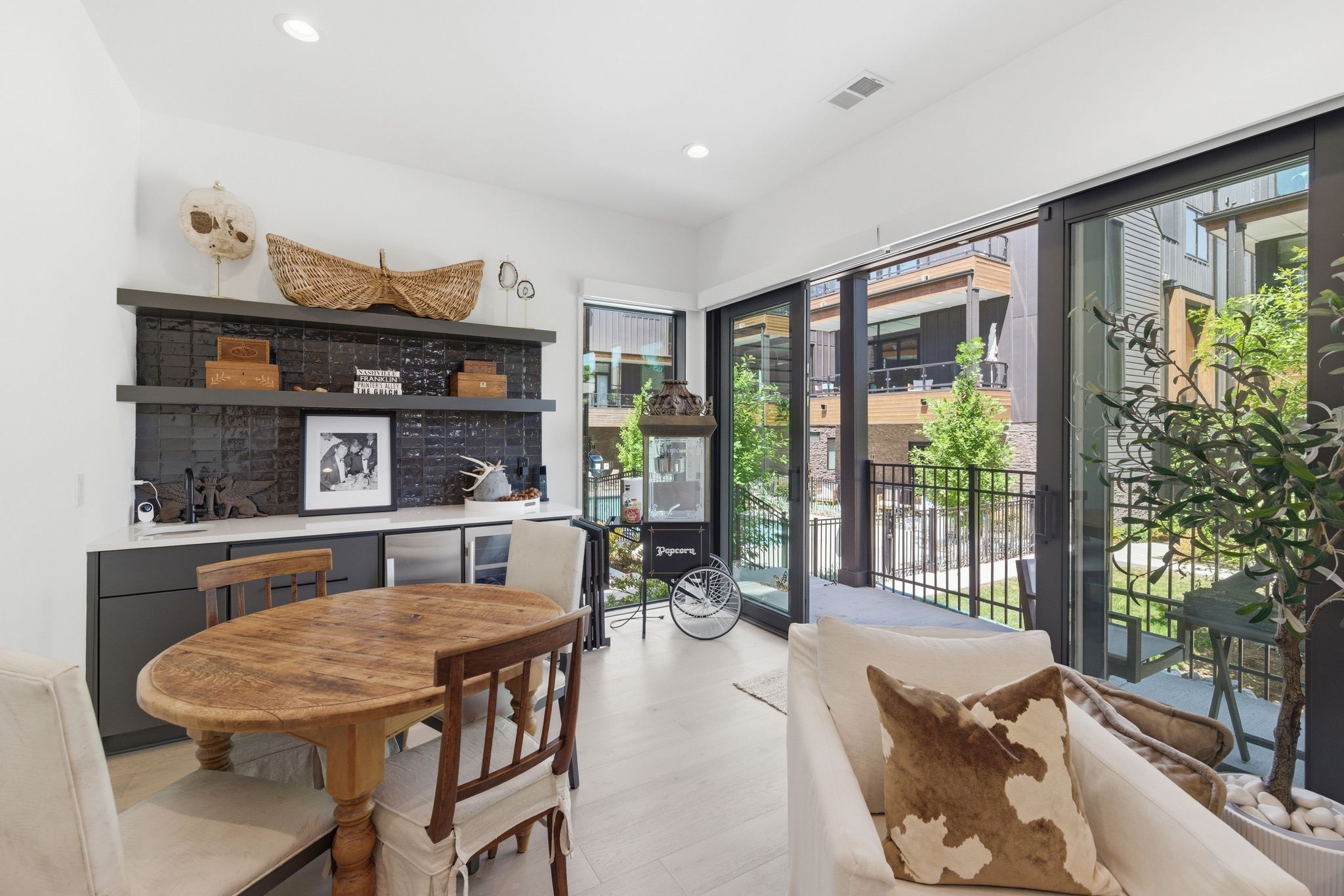 4117 Lone Oak Rd Unit: 8