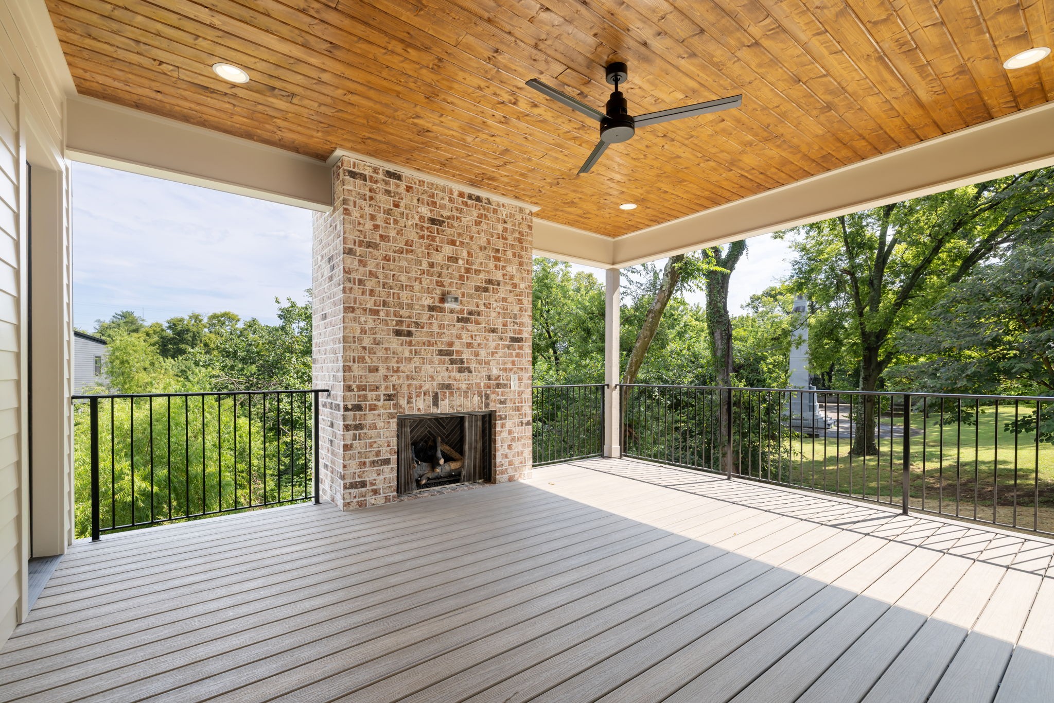 1200 Clifton Ln