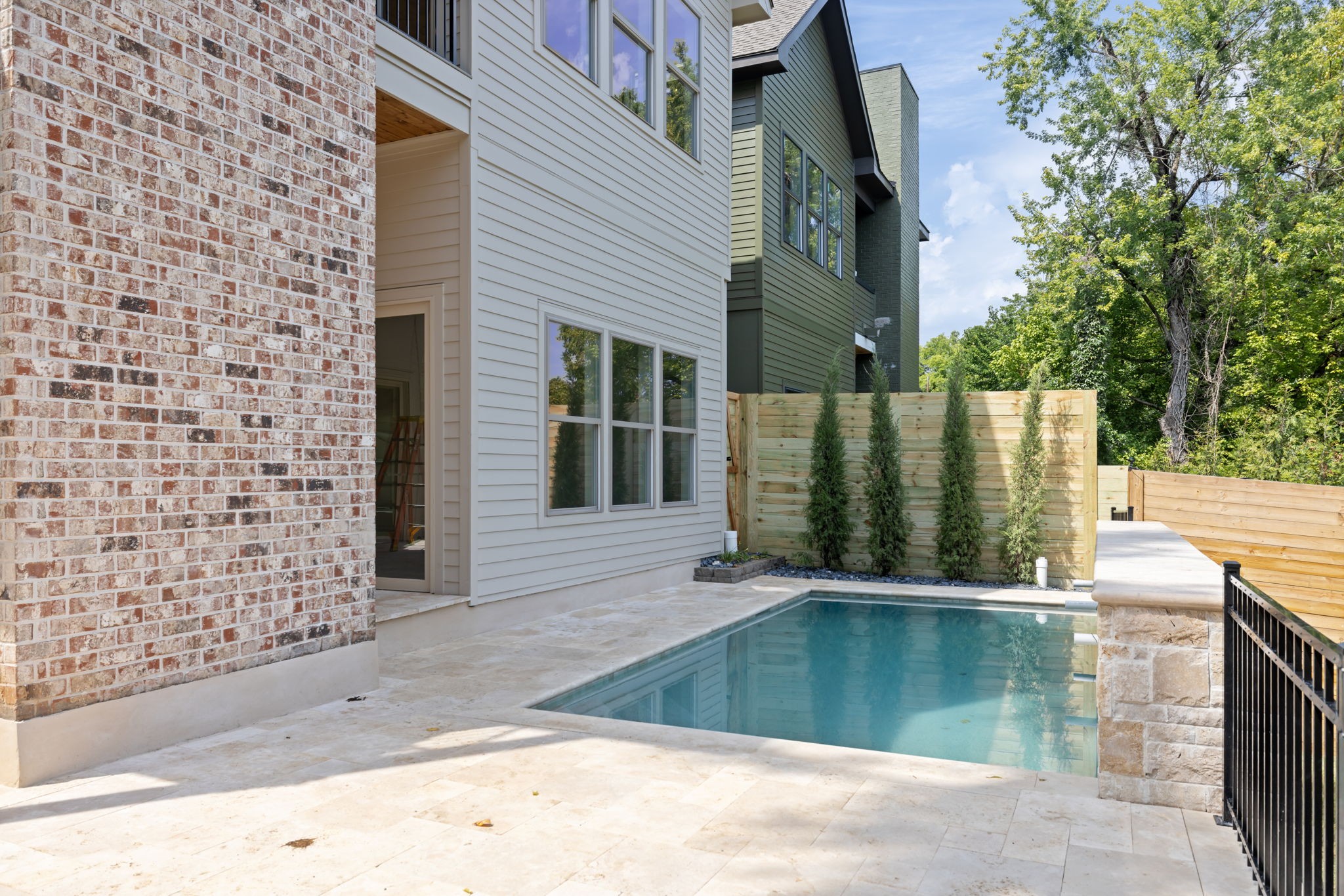 1200 Clifton Ln