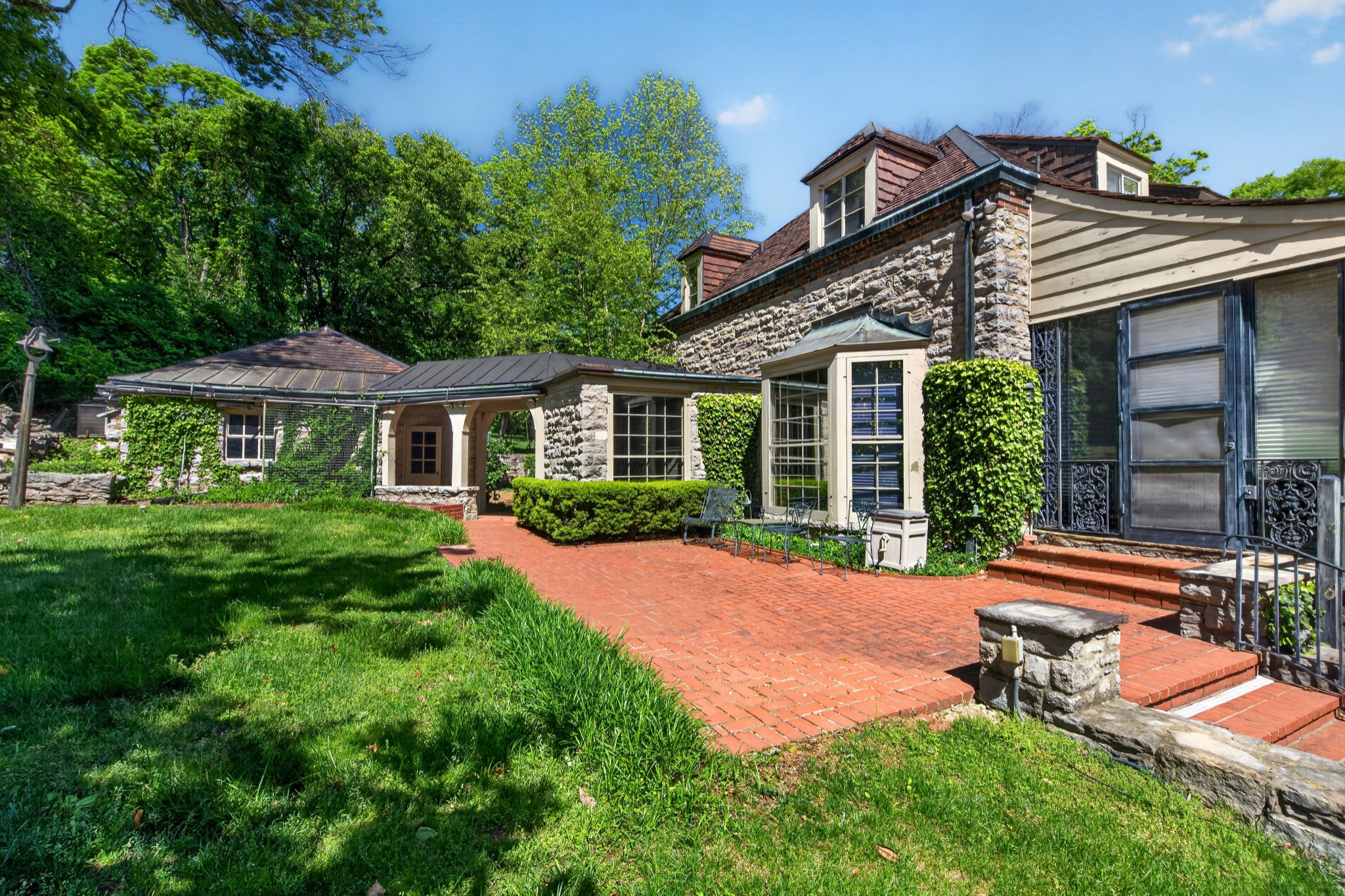 929 Tyne Blvd