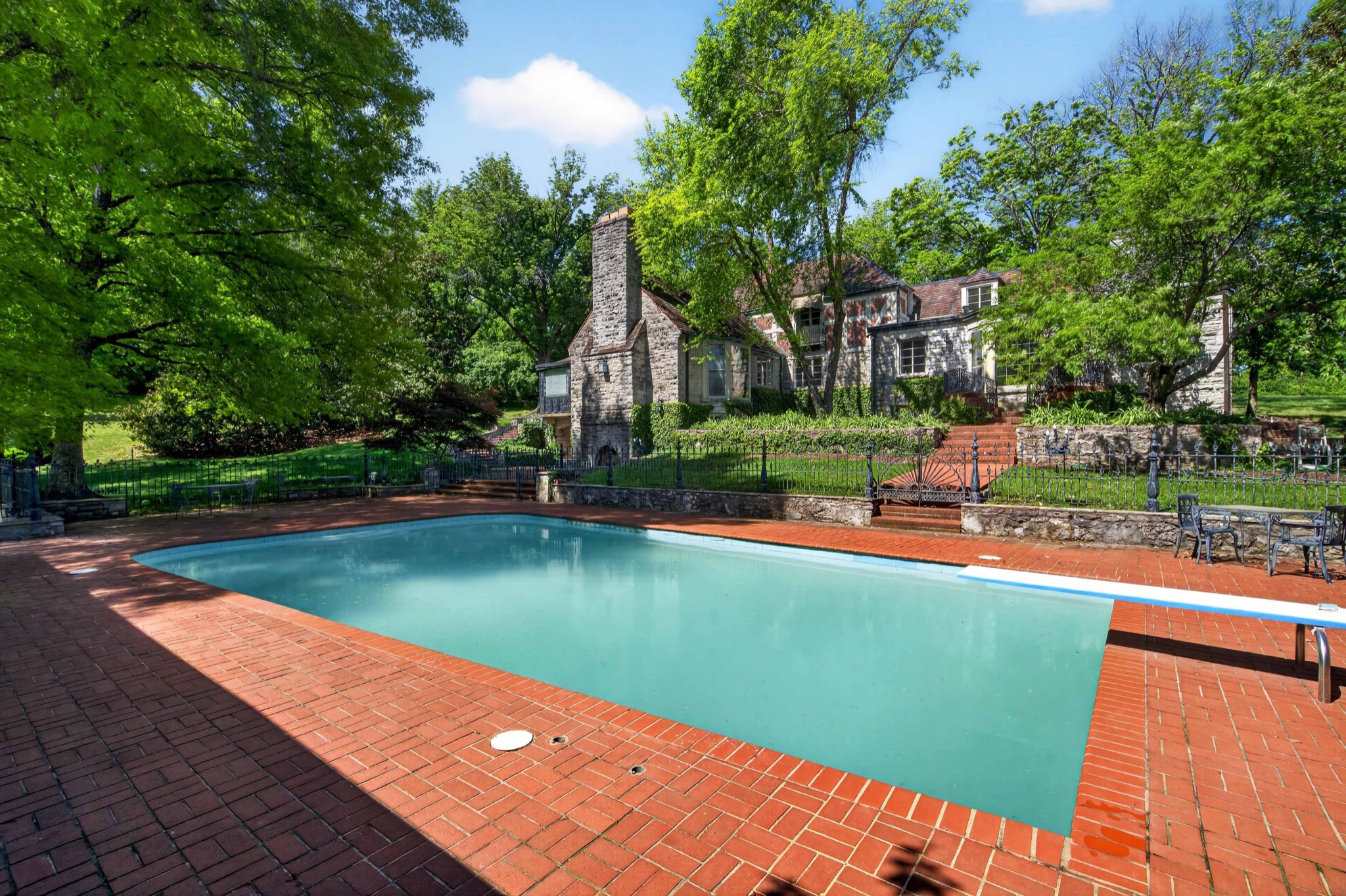929 Tyne Blvd