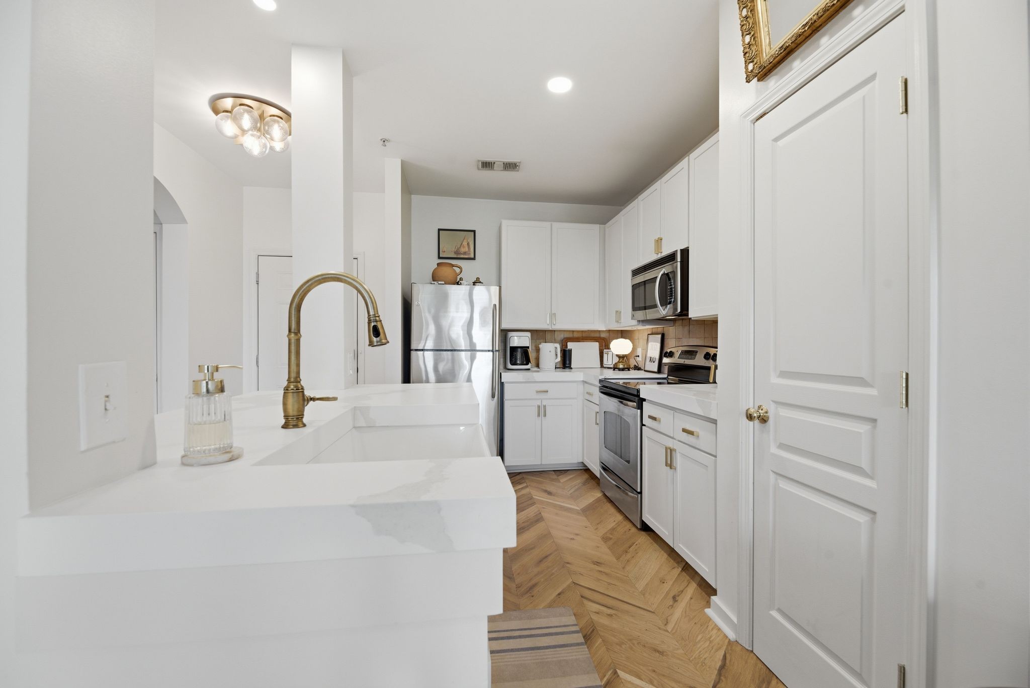 3000 Vanderbilt Pl Unit: 423