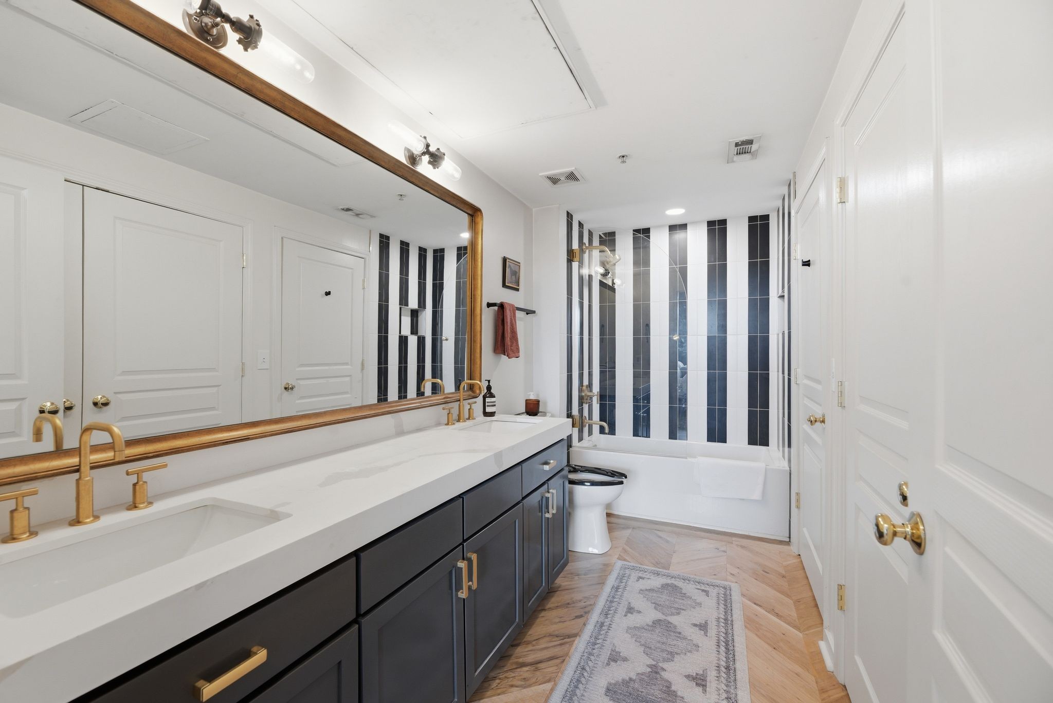 3000 Vanderbilt Pl Unit: 423