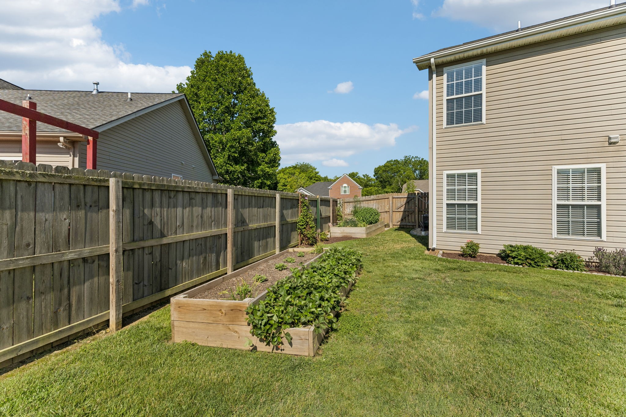 410 Creekside Ln