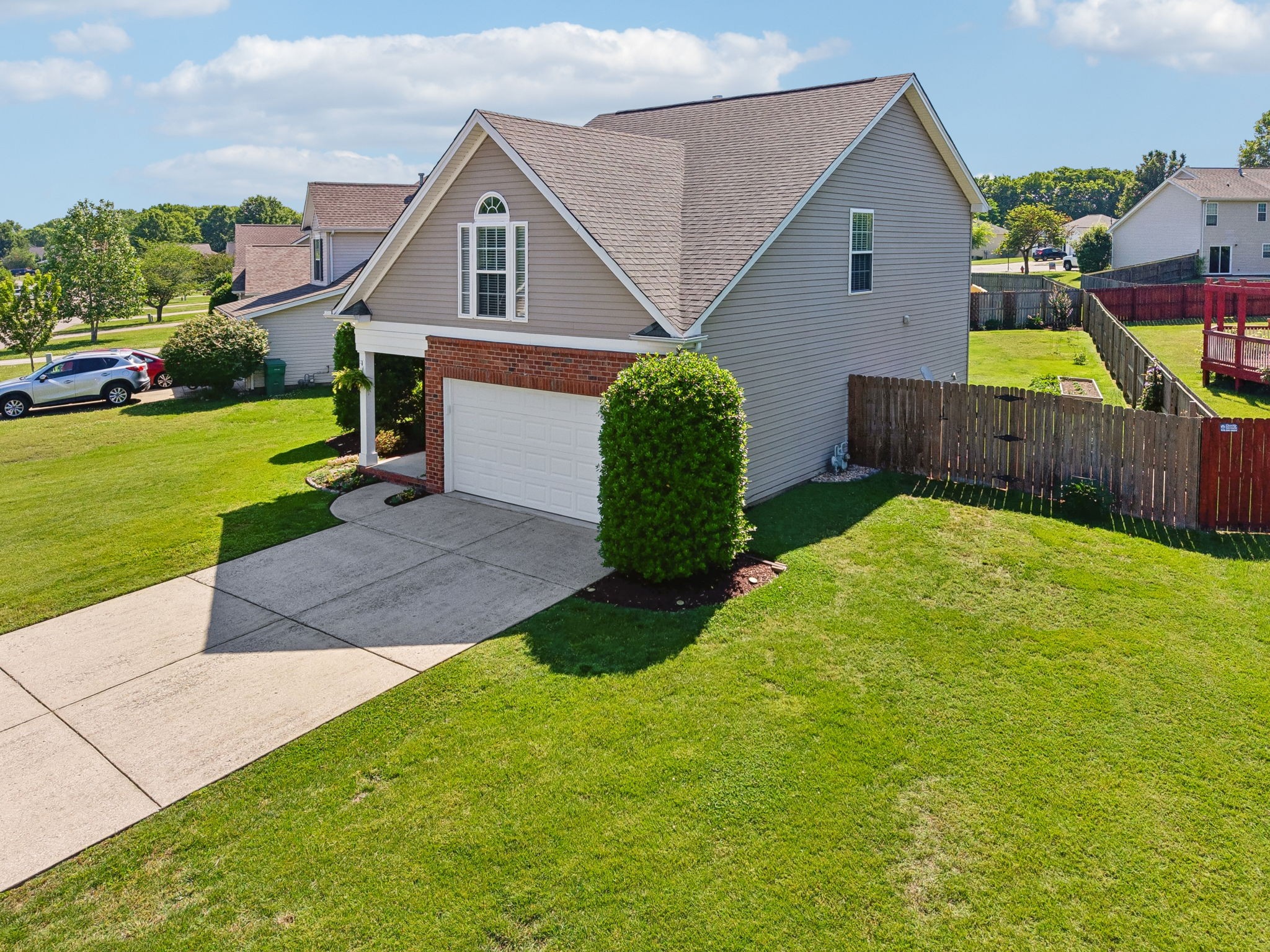 410 Creekside Ln